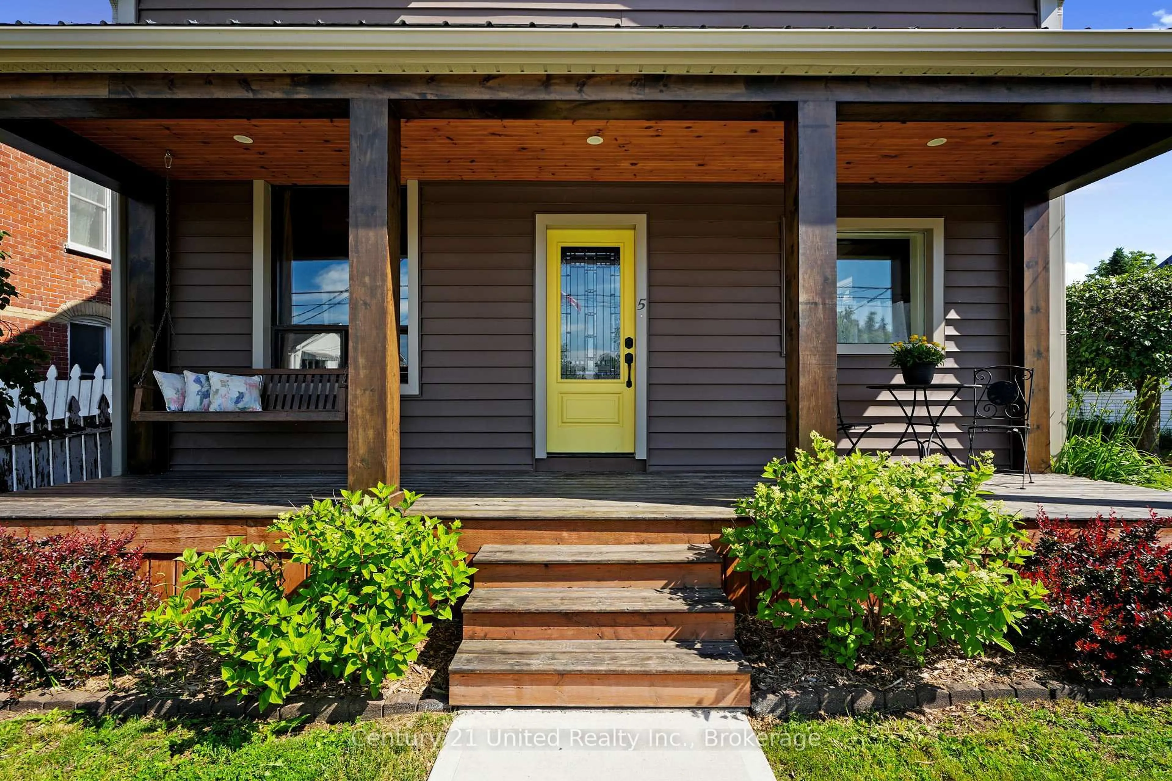 Indoor entryway for 5 George St, Havelock-Belmont-Methuen Ontario K0L 1Z0