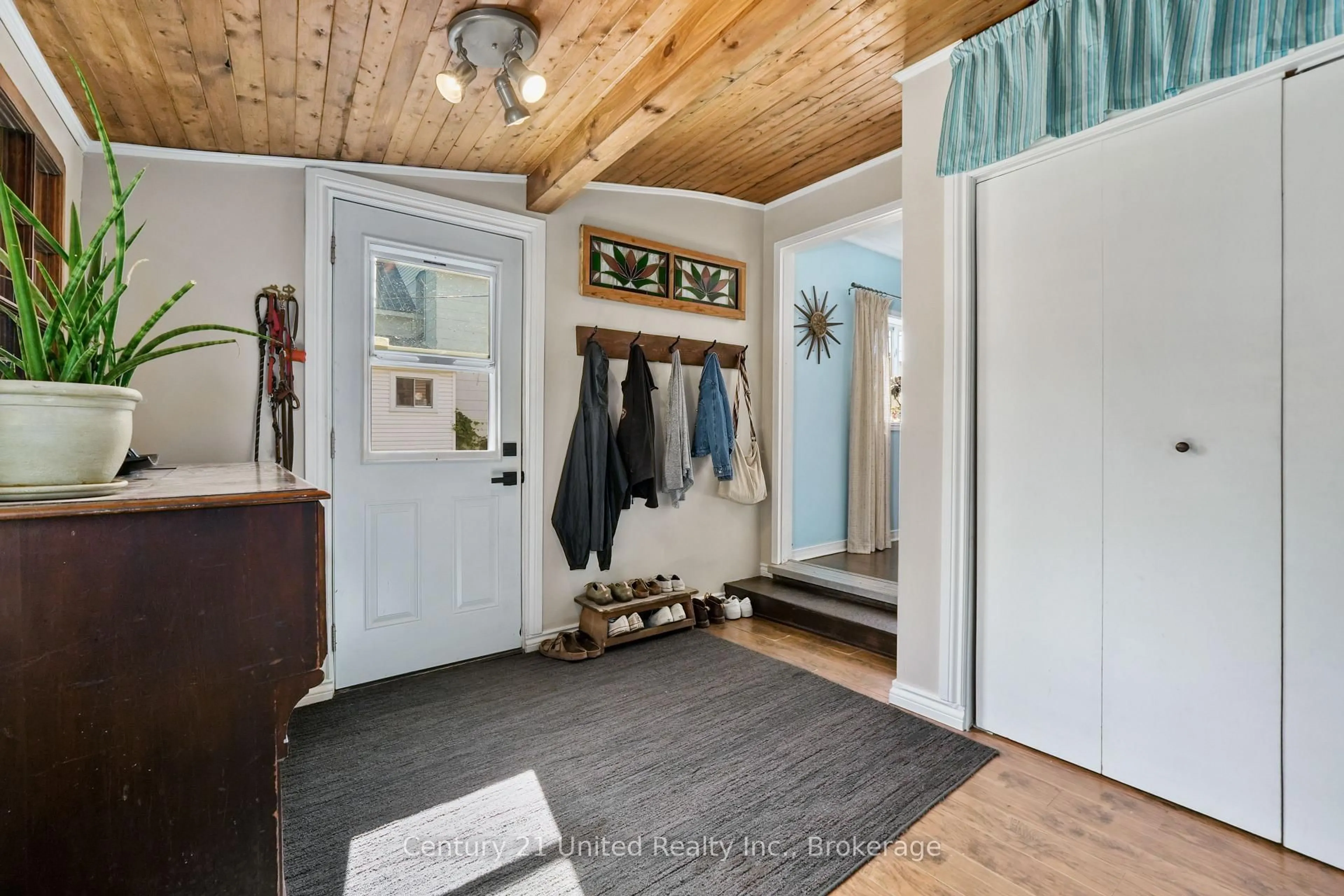 Indoor entryway for 5 George St, Havelock-Belmont-Methuen Ontario K0L 1Z0