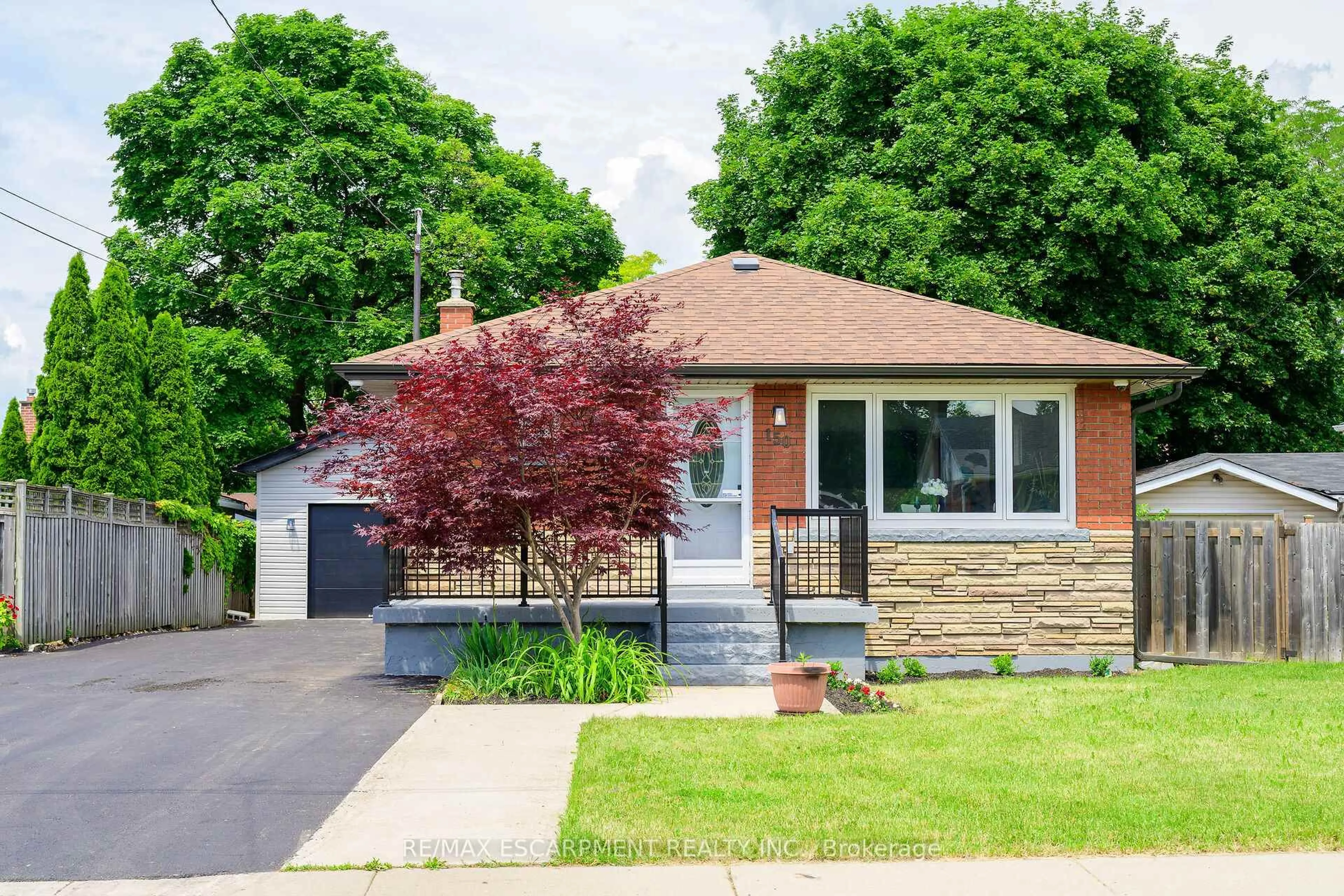 Home with brick exterior material, street for 150 Howard Ave, Hamilton Ontario L9A 2W8