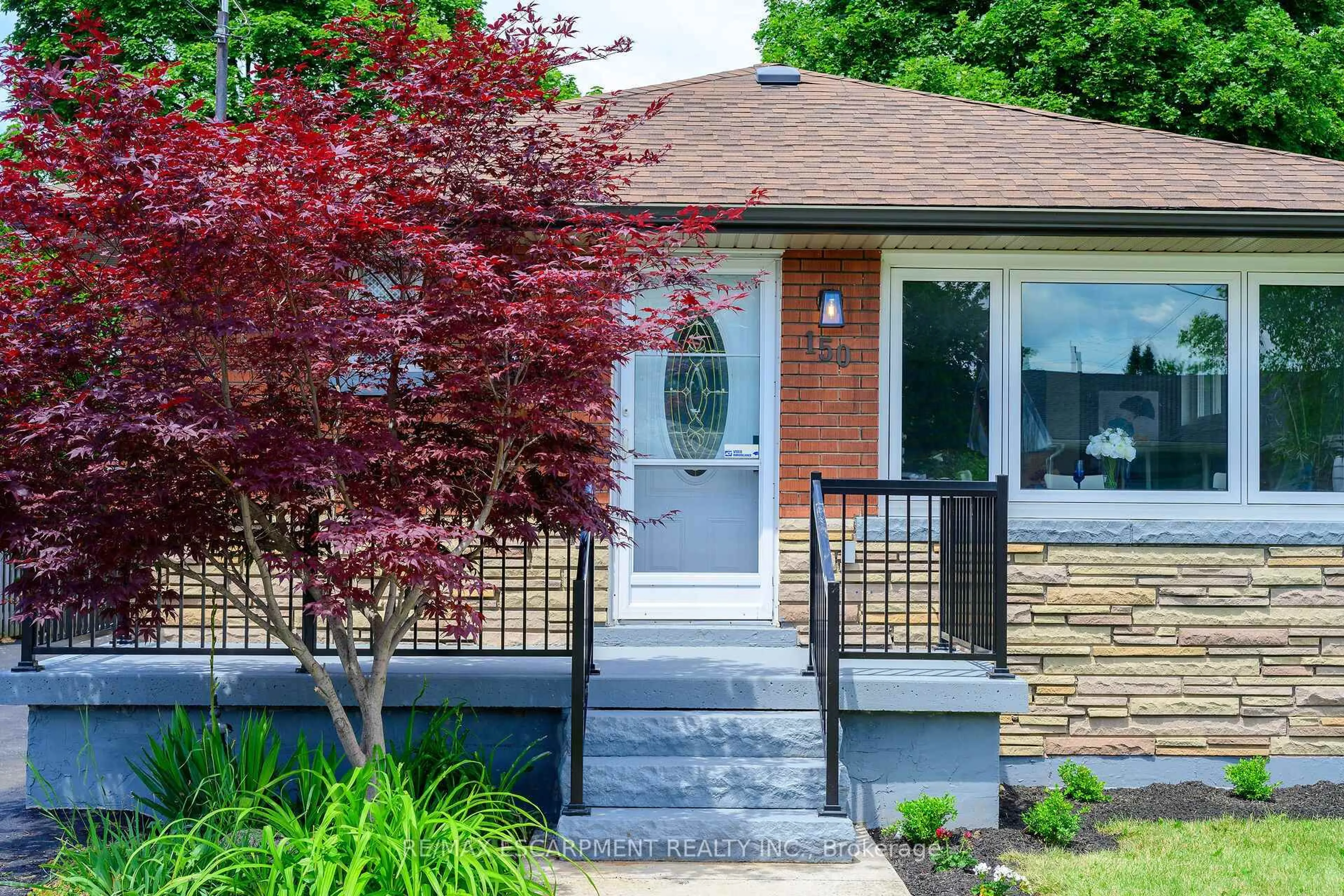 Home with brick exterior material, street for 150 Howard Ave, Hamilton Ontario L9A 2W8