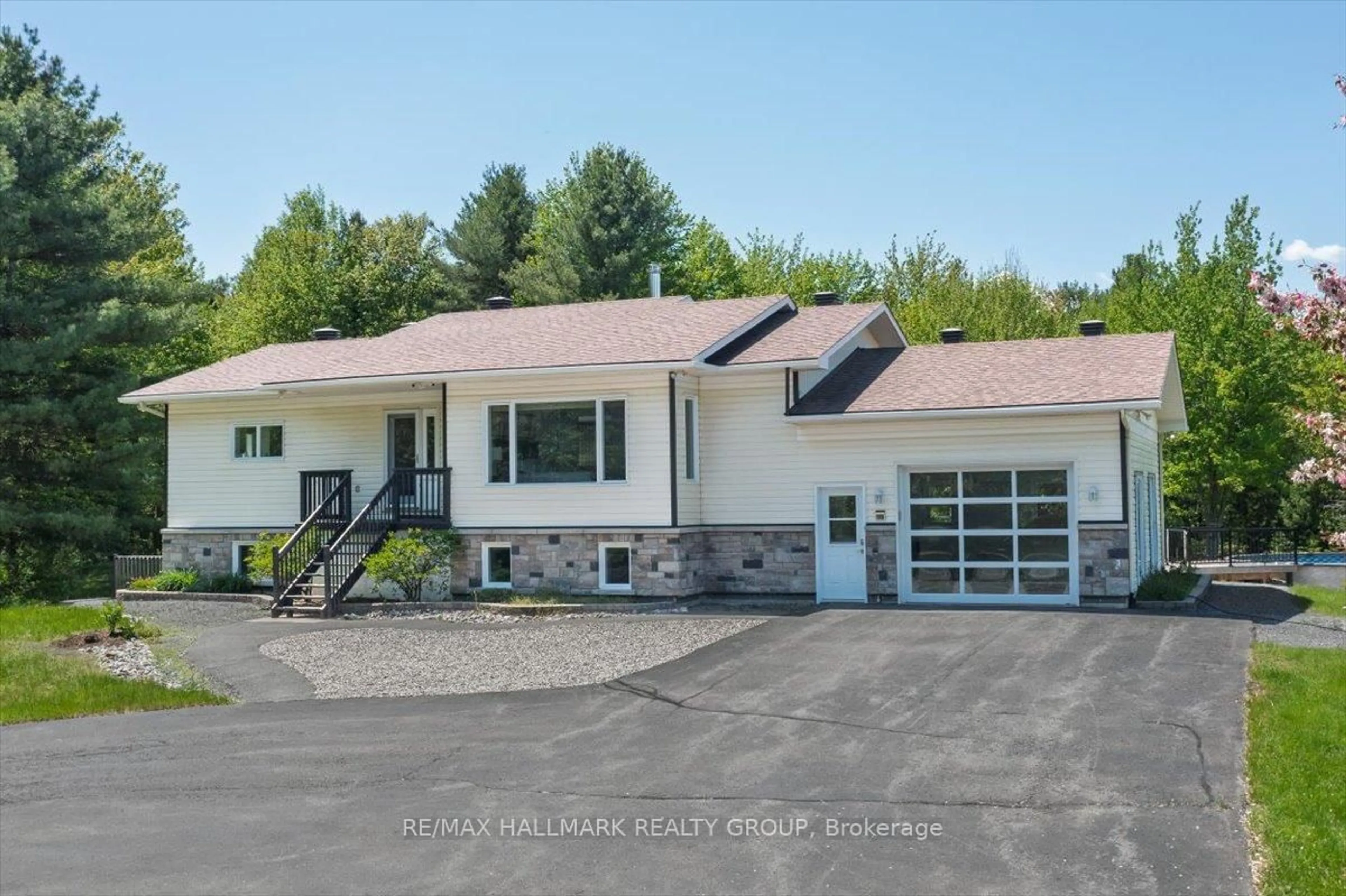Home with vinyl exterior material, unknown for 1720 Des Pins Rd, The Nation Ontario K0A 2M0
