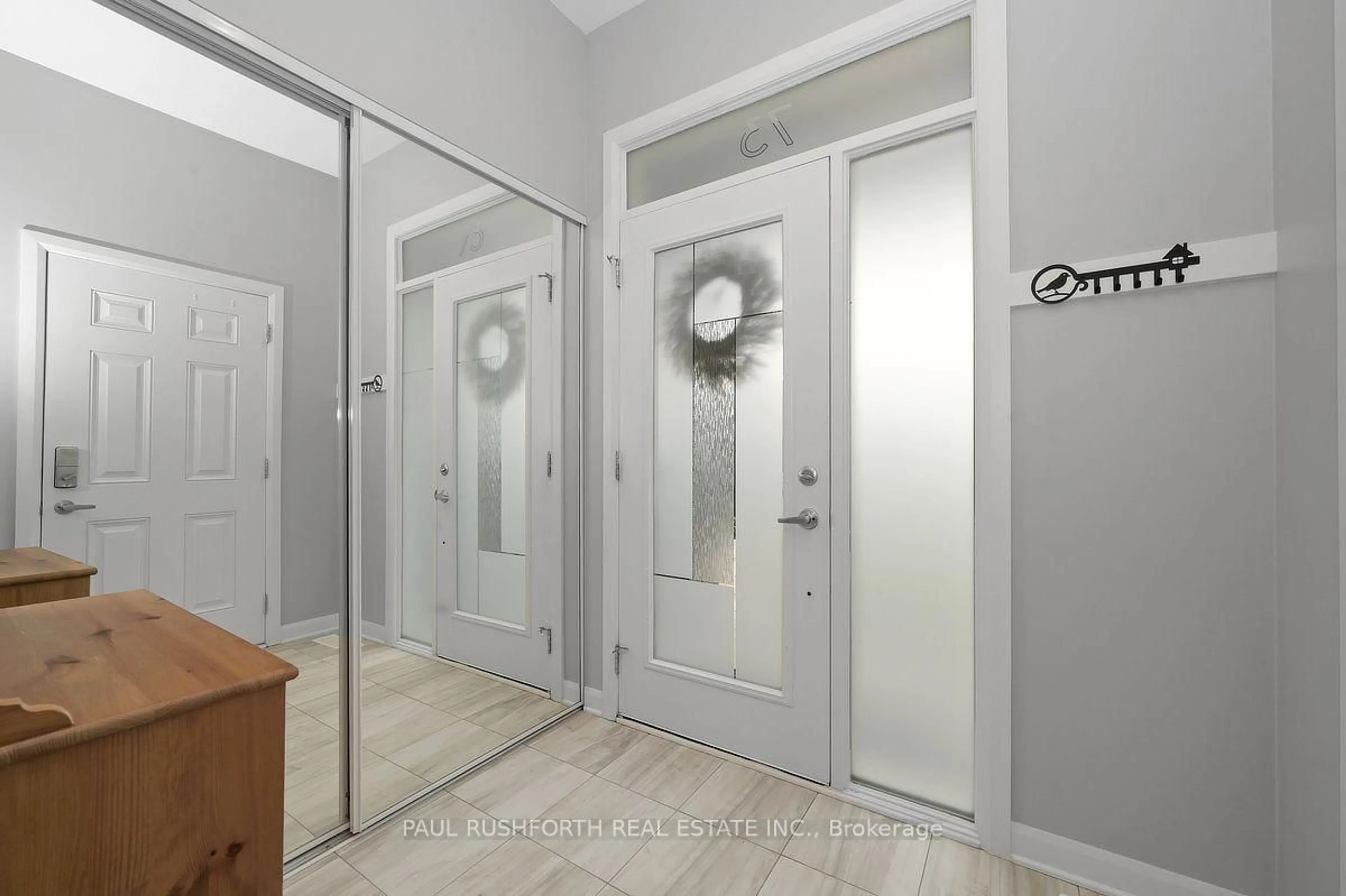 Indoor entryway for 73 Damselfish Walk, Ottawa Ontario K4A 2N3