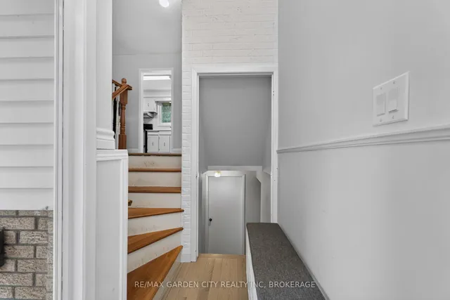 3 FALLINGBROOK Dr, Pelham 4