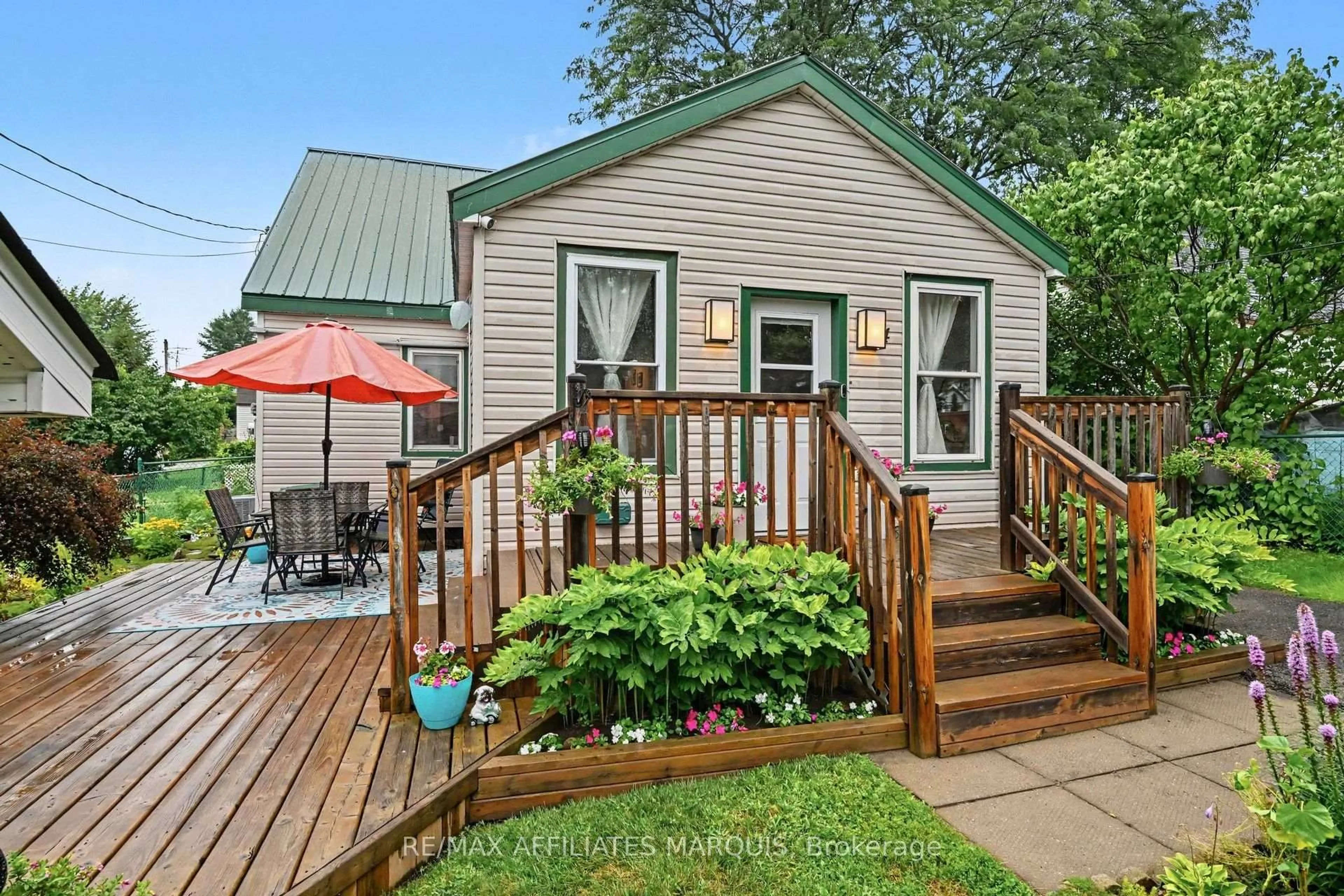 Patio, street for 4 Lorne St, Smiths Falls Ontario K7A 3K5