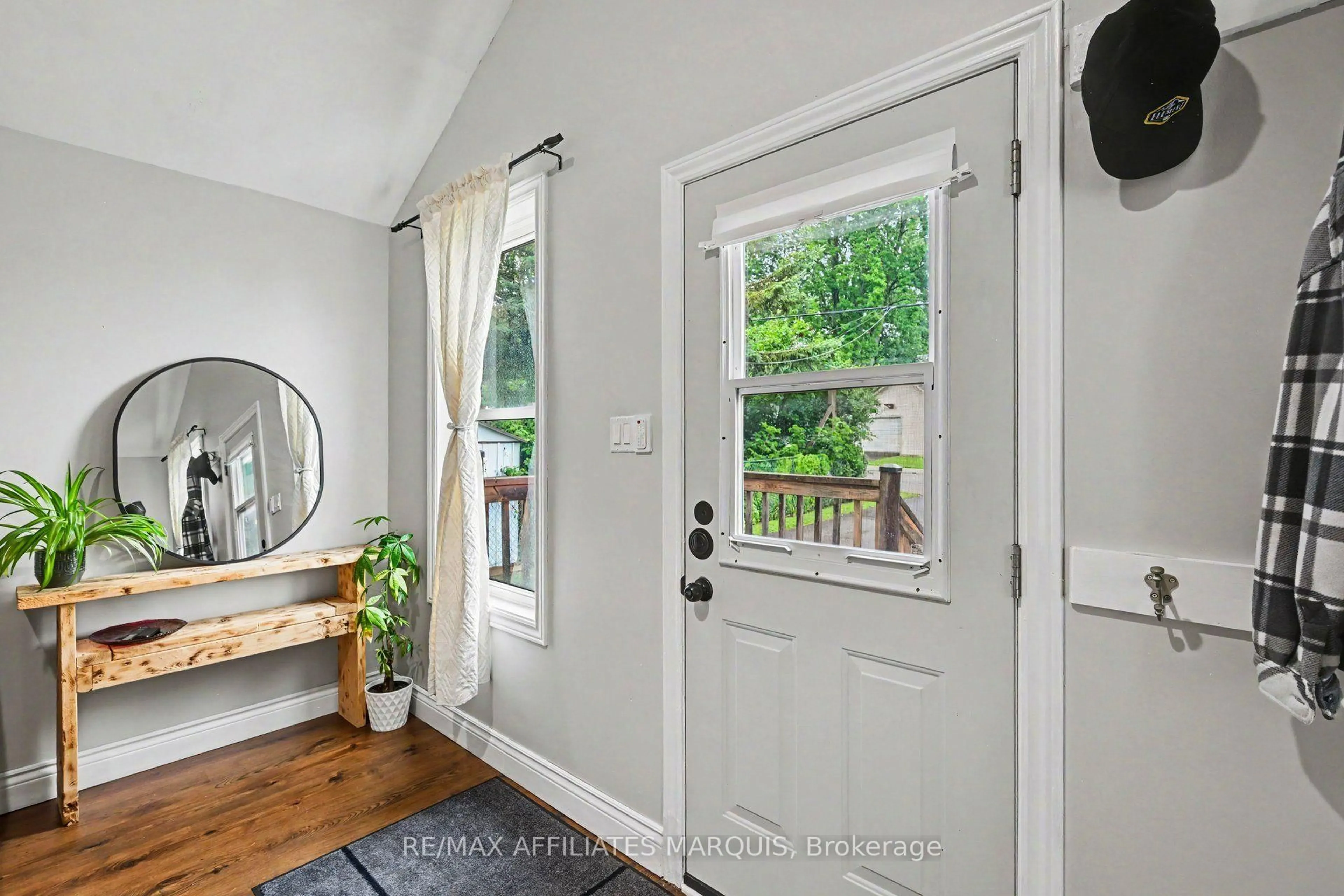 Indoor entryway for 4 Lorne St, Smiths Falls Ontario K7A 3K5
