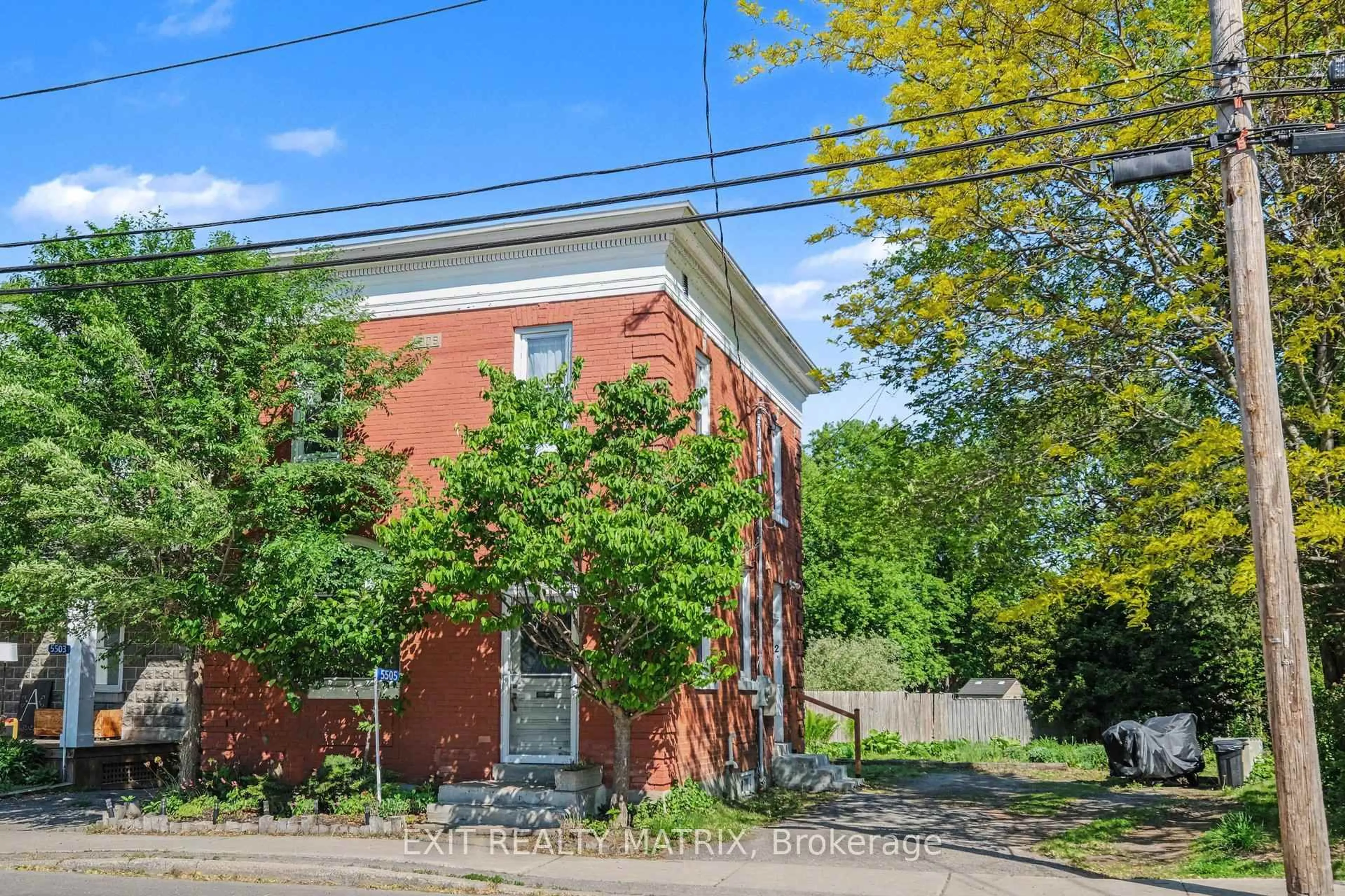 Home with brick exterior material, building for 5505 Osgoode Main St, Osgoode Ontario K0A 2W0