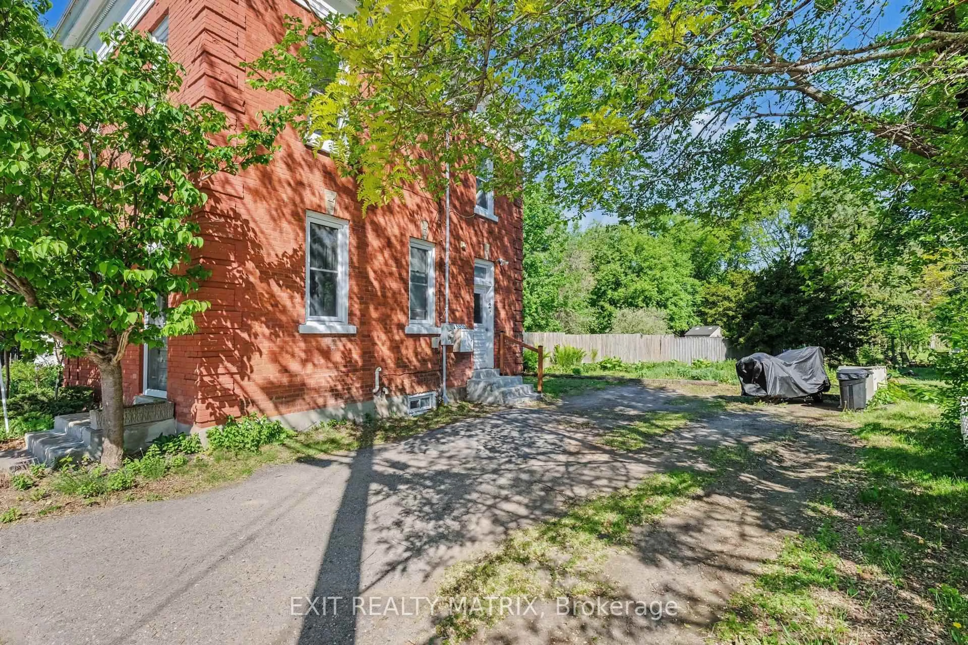 A pic from outside/outdoor area/front of a property/back of a property/a pic from drone, street for 5505 Osgoode Main St, Osgoode Ontario K0A 2W0