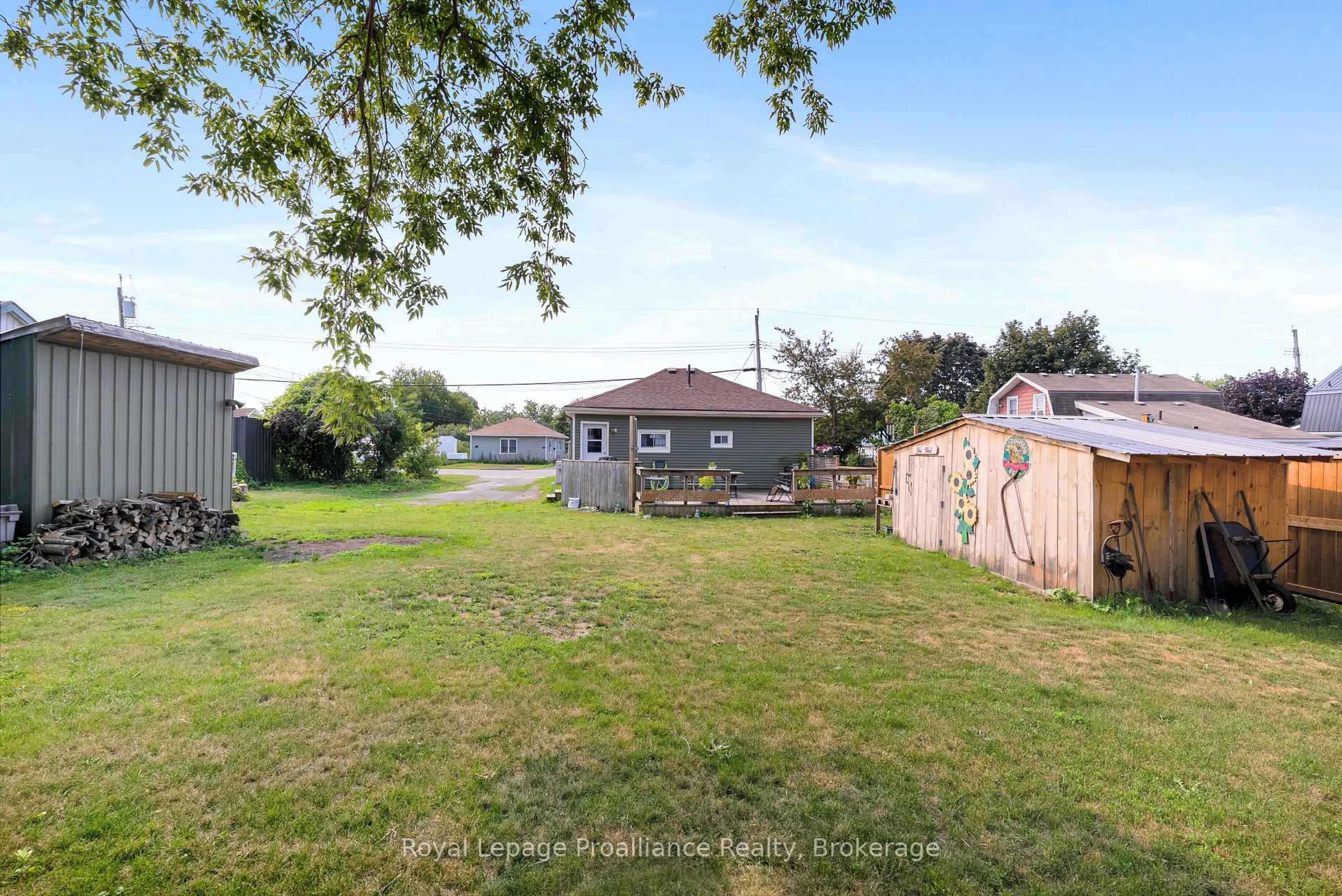 A pic from outside/outdoor area/front of a property/back of a property/a pic from drone, unknown for 36 Byron St, Belleville Ontario K8N 2W1