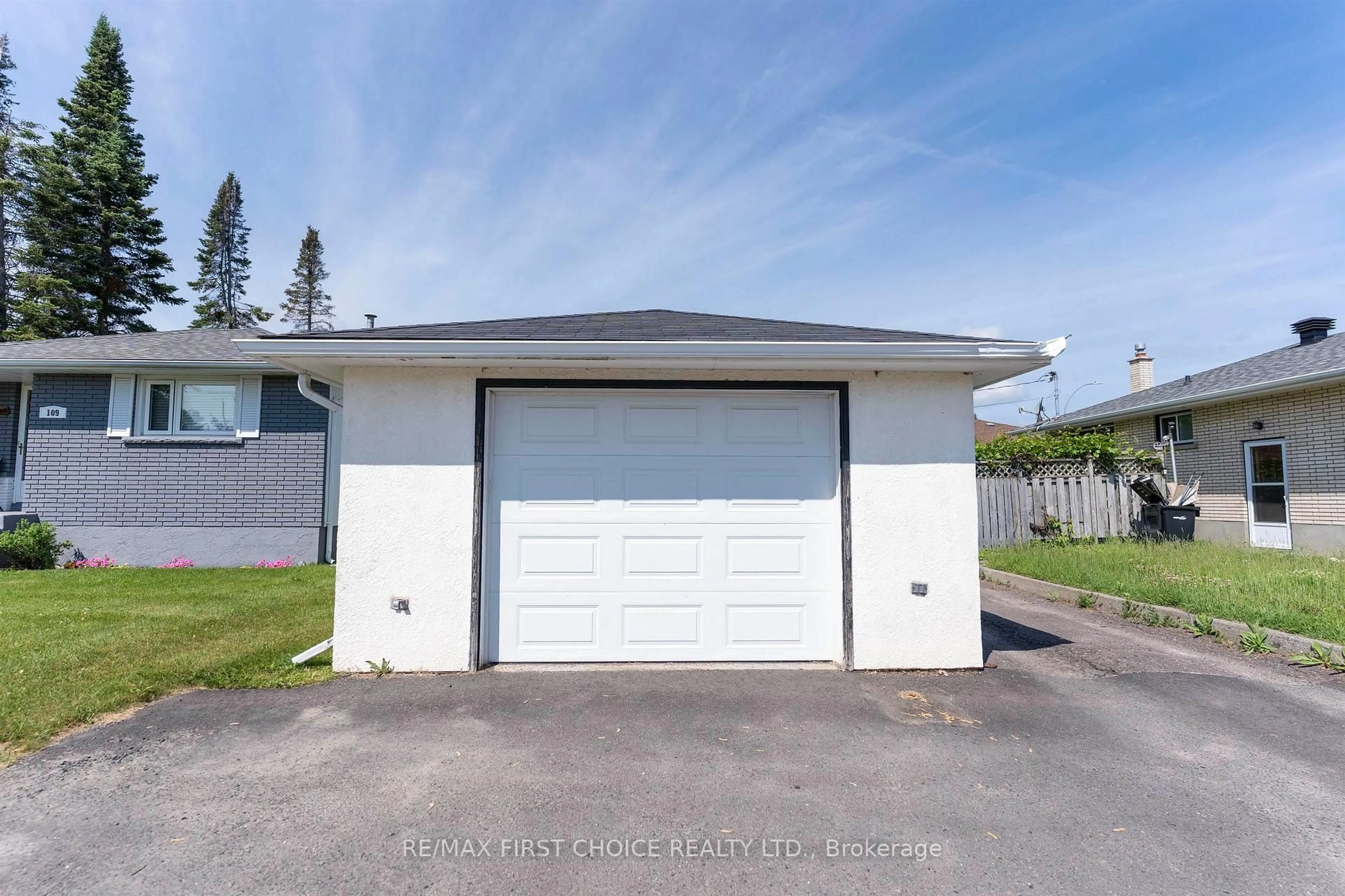 Indoor garage for 400 Victoria Ave, Thunder Bay Ontario P7C 1G7