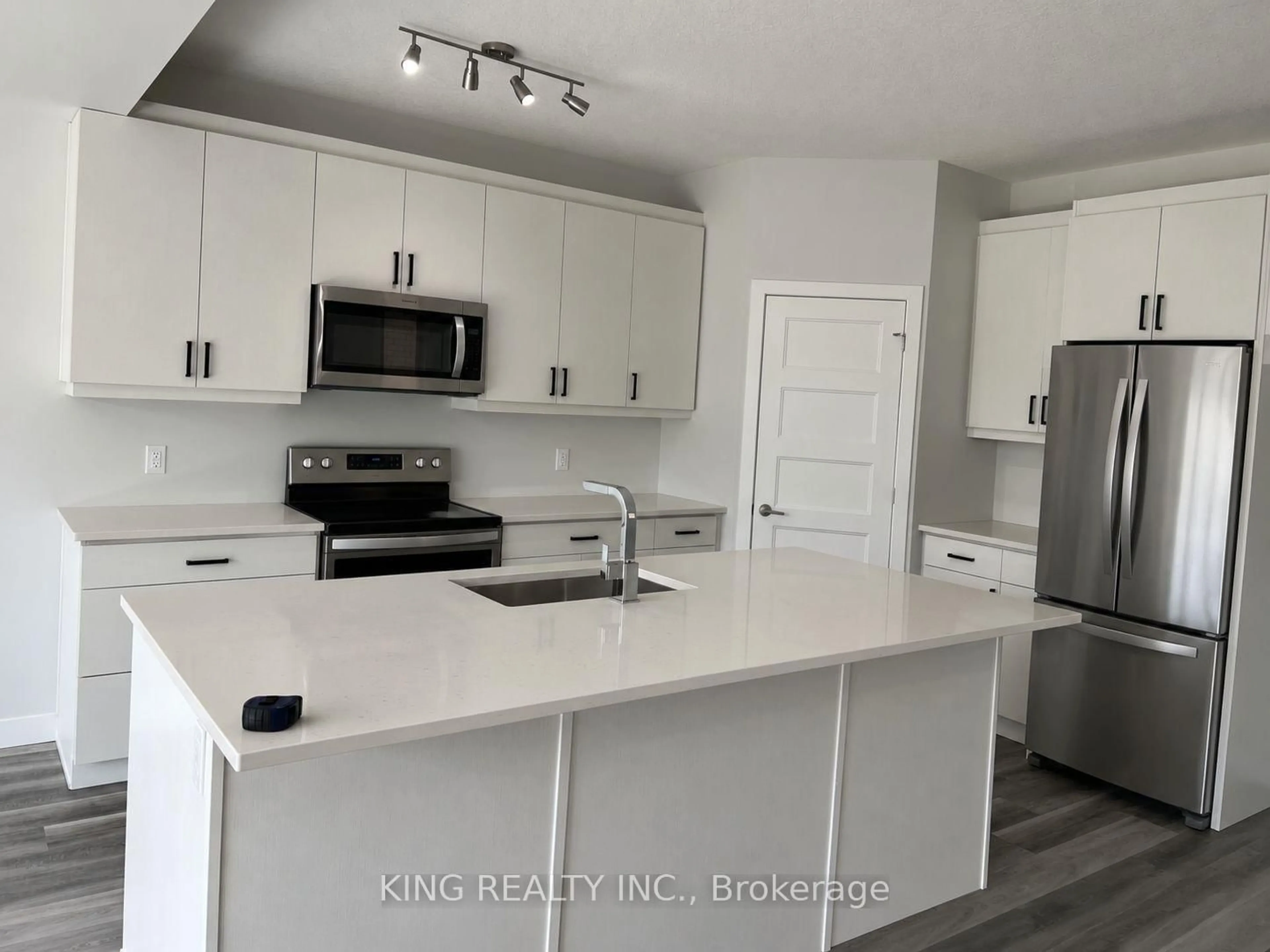 Open concept kitchen, unknown for 89 Marconi Crt, London East Ontario N5V 0C9