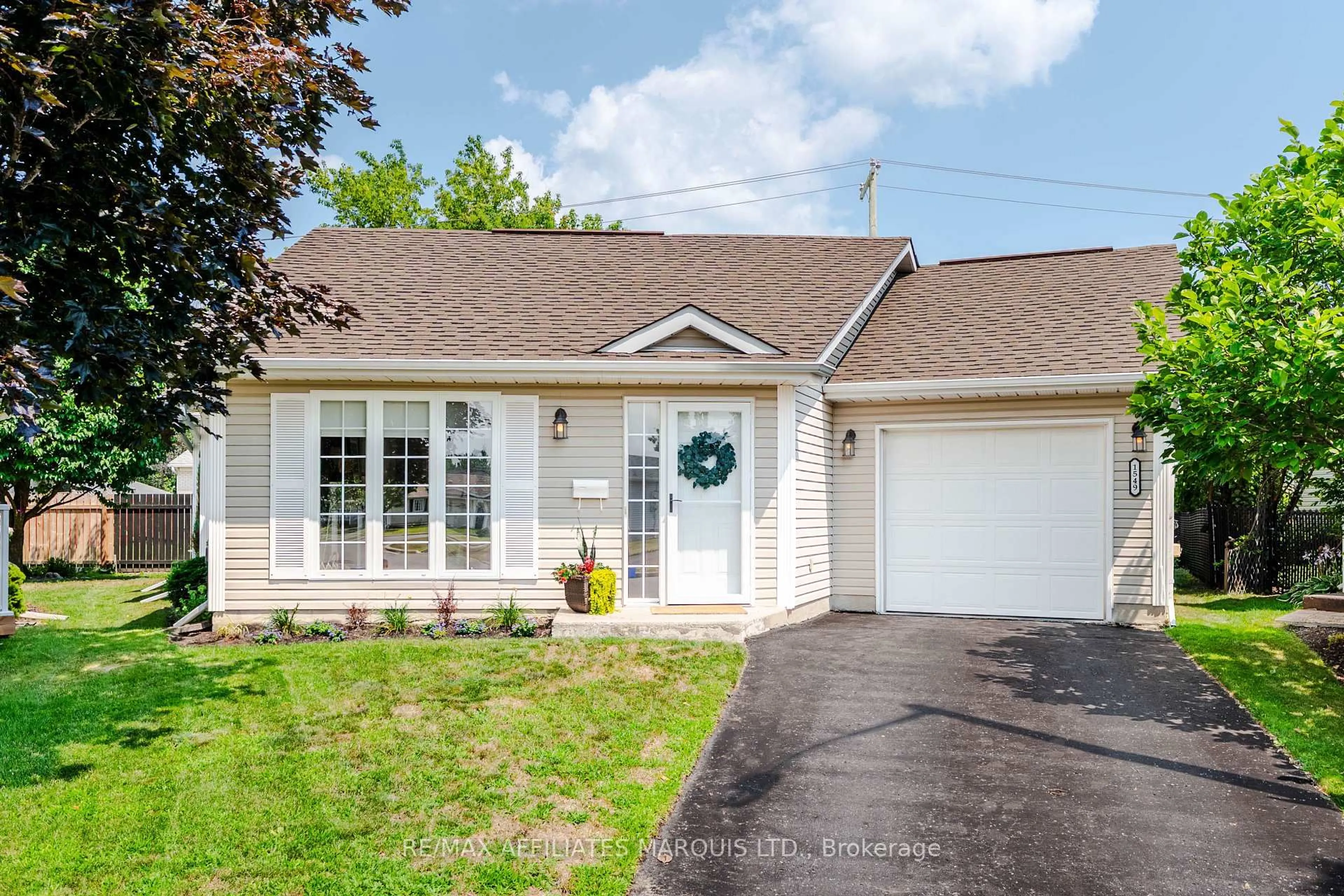 Home with vinyl exterior material, street for 1549 Joseph Crt, Cornwall Ontario K6H 7N7
