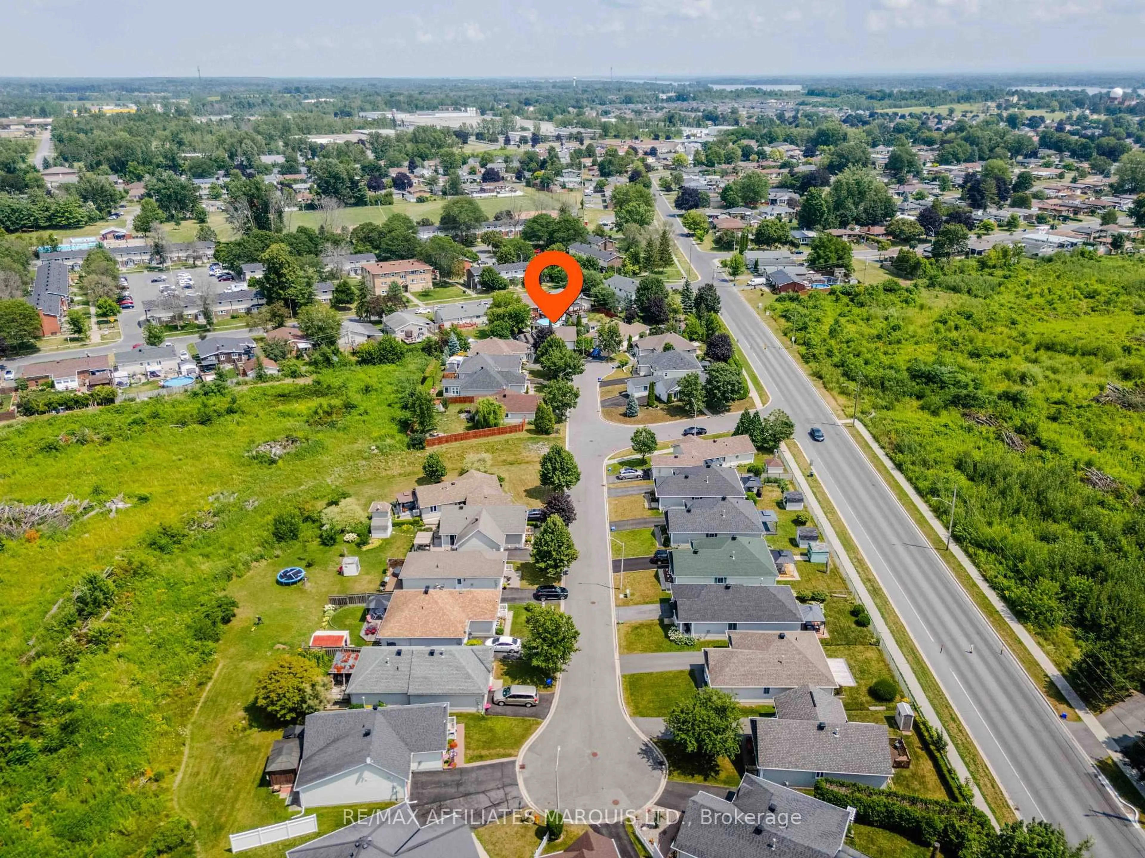 A pic from outside/outdoor area/front of a property/back of a property/a pic from drone, street for 1549 Joseph Crt, Cornwall Ontario K6H 7N7