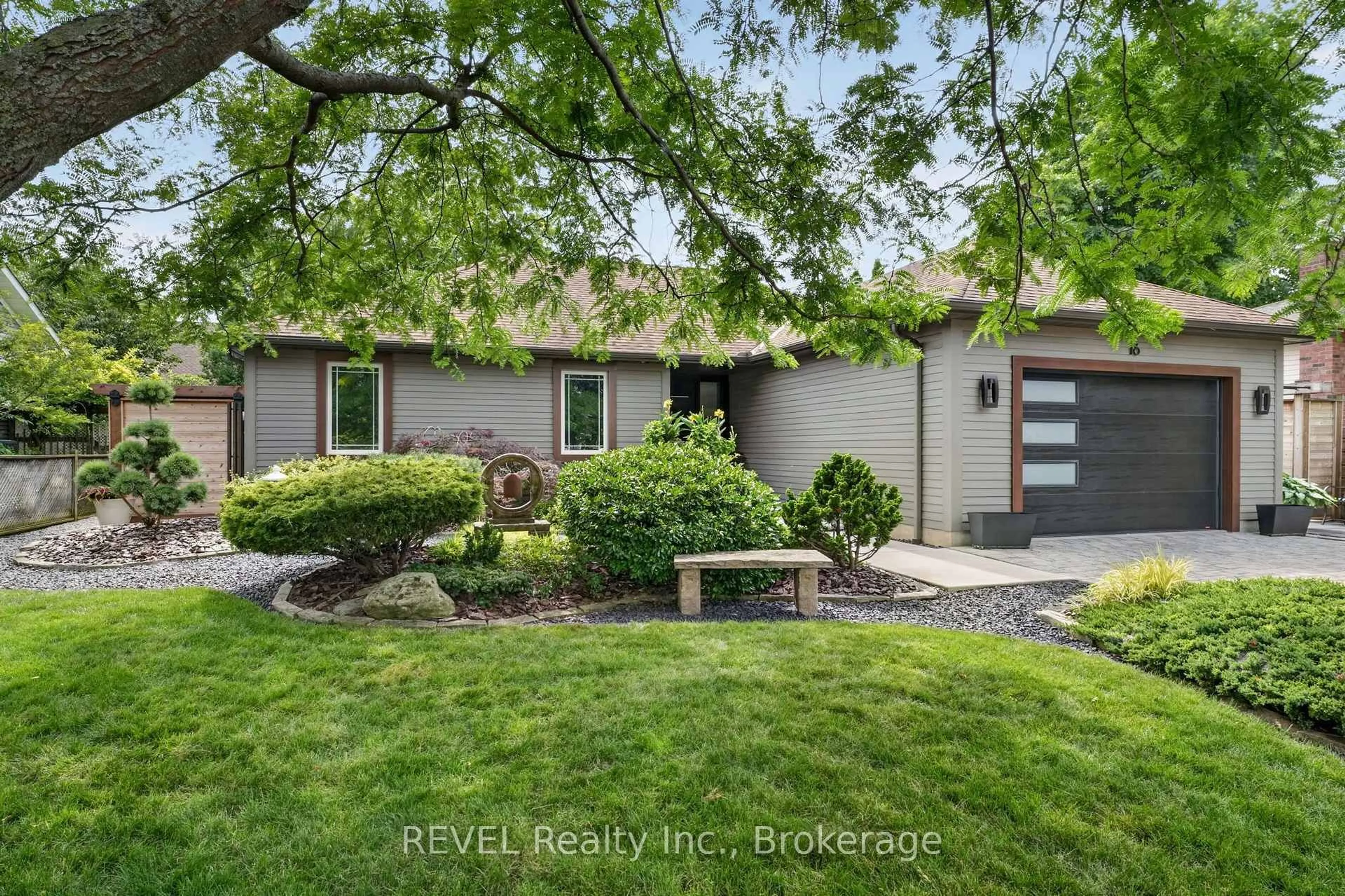 Unknown for 16 Confederation Dr, Niagara-on-the-Lake Ontario L0S 1J0