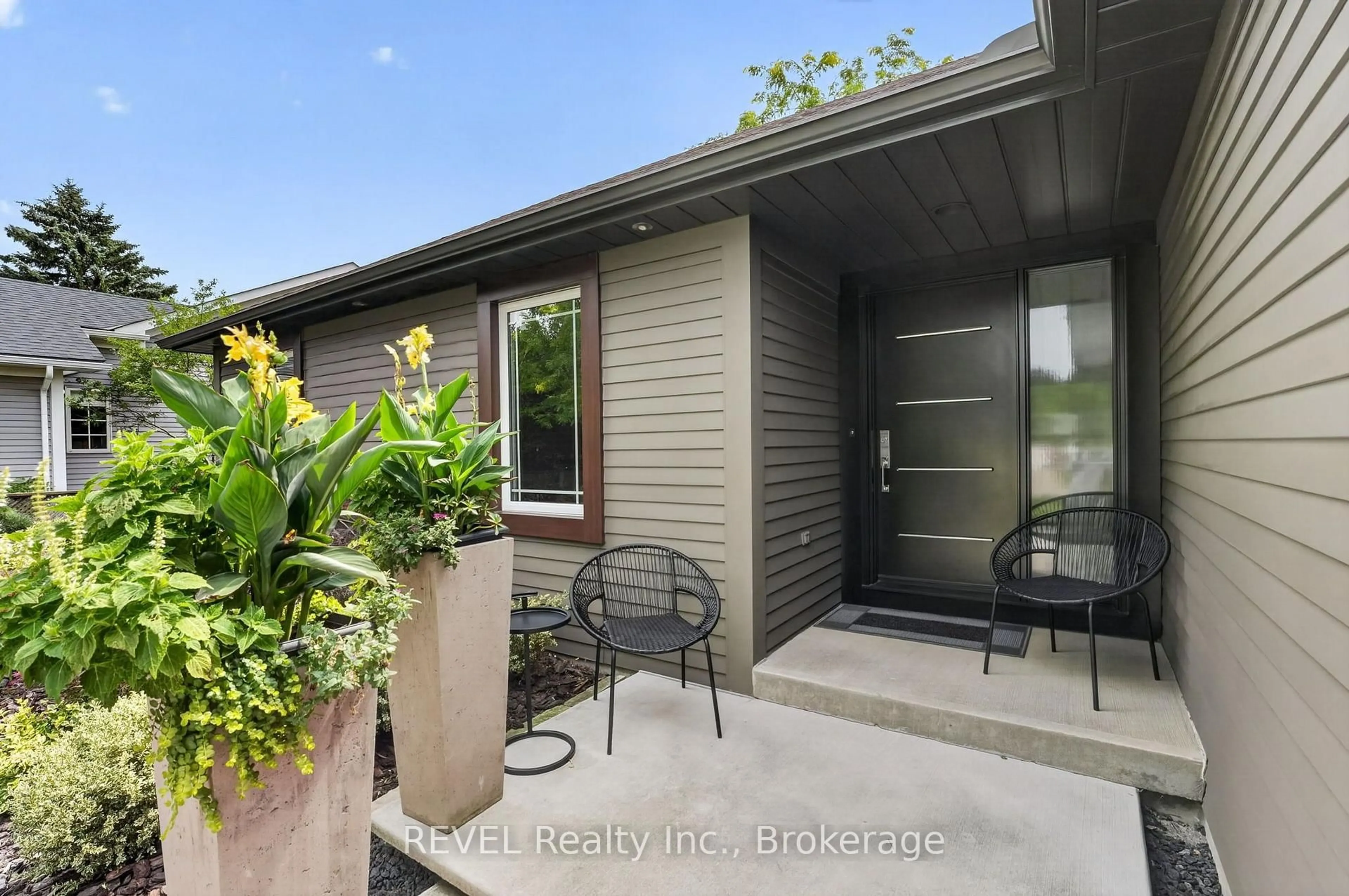 Patio, unknown for 16 Confederation Dr, Niagara-on-the-Lake Ontario L0S 1J0