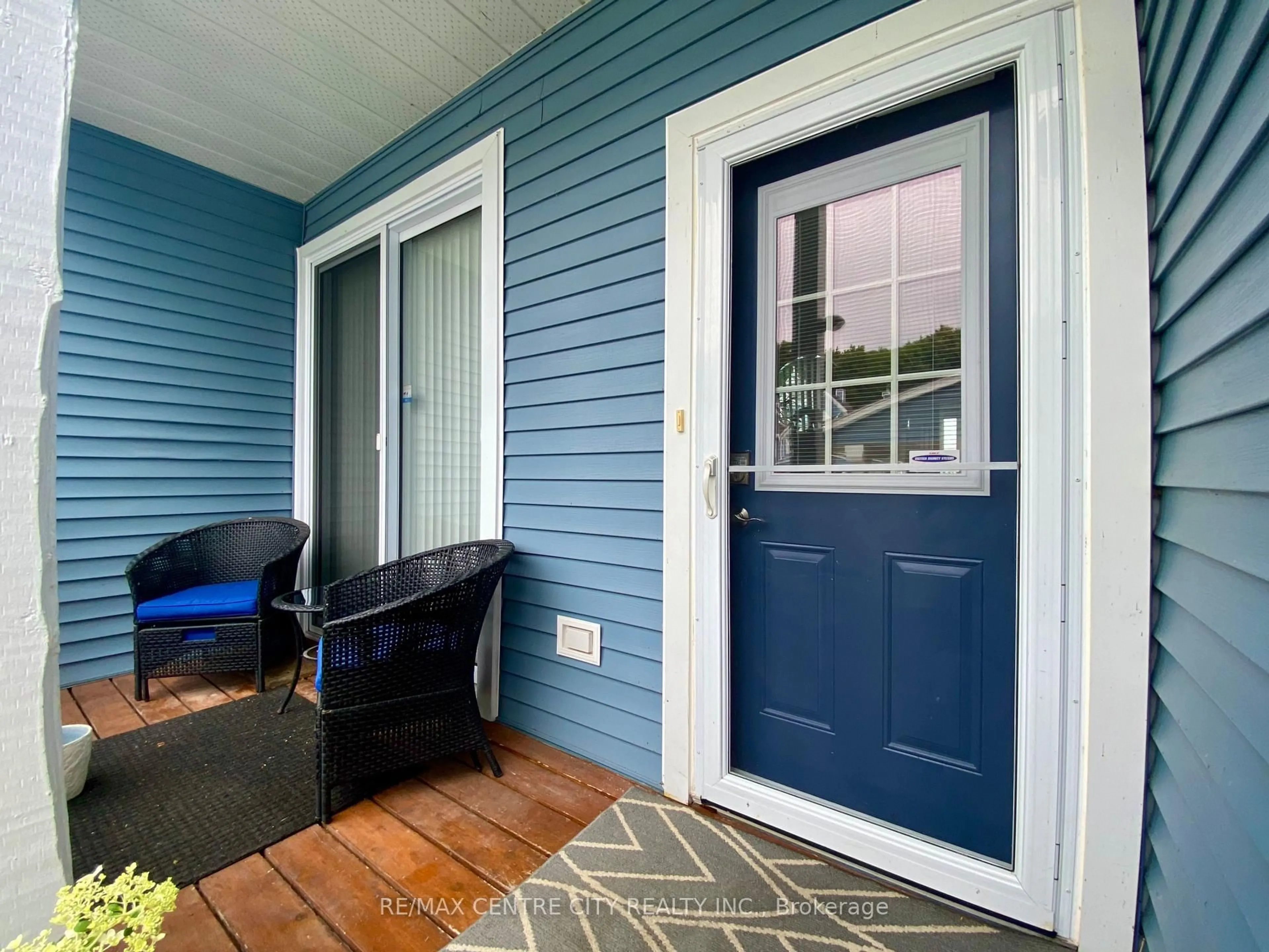 Indoor entryway for 374 Front St #46, Central Elgin Ontario N5L 1G1