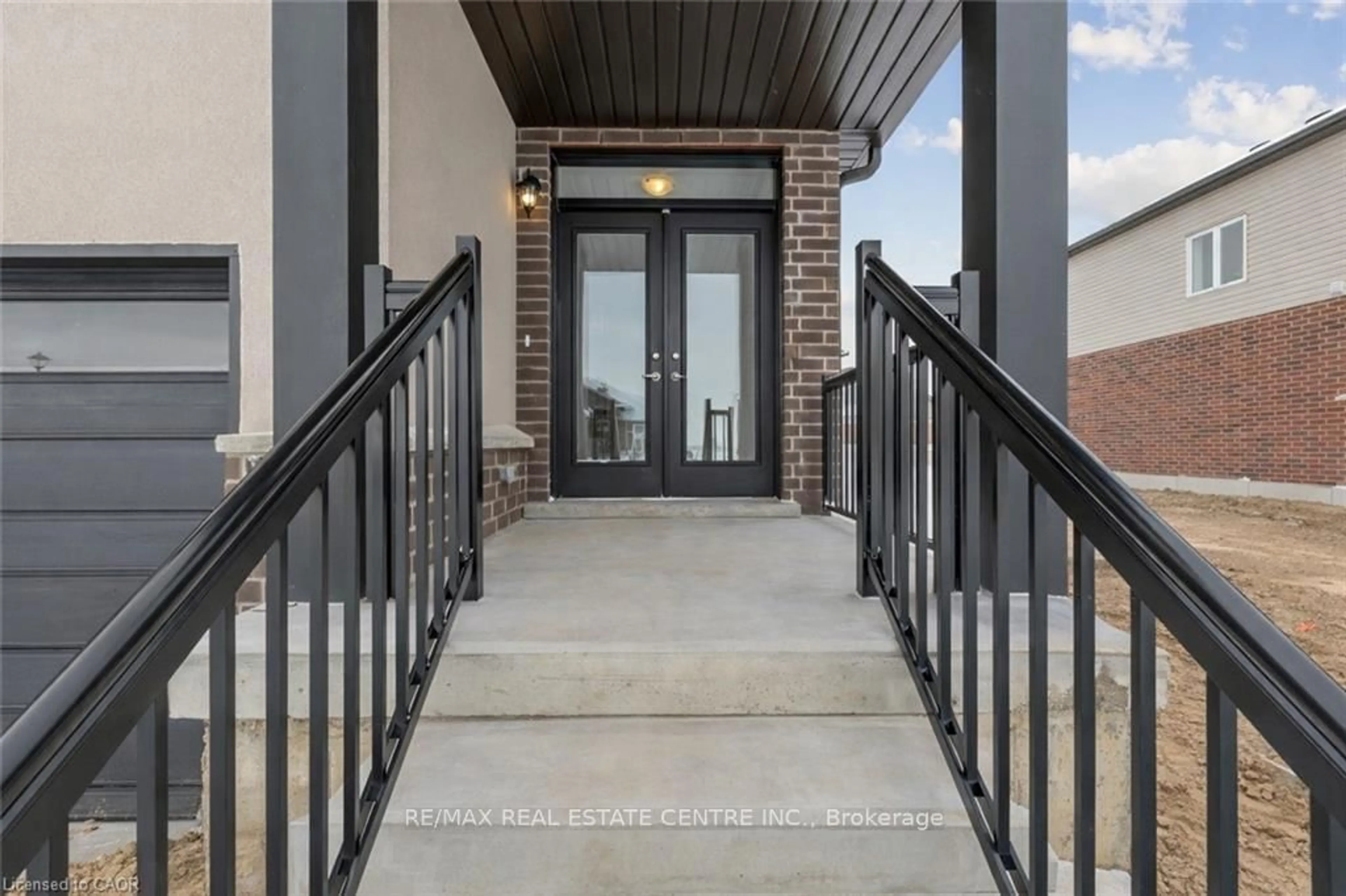 Indoor entryway for 123 Maple St, Mapleton Ontario N0G 1P0