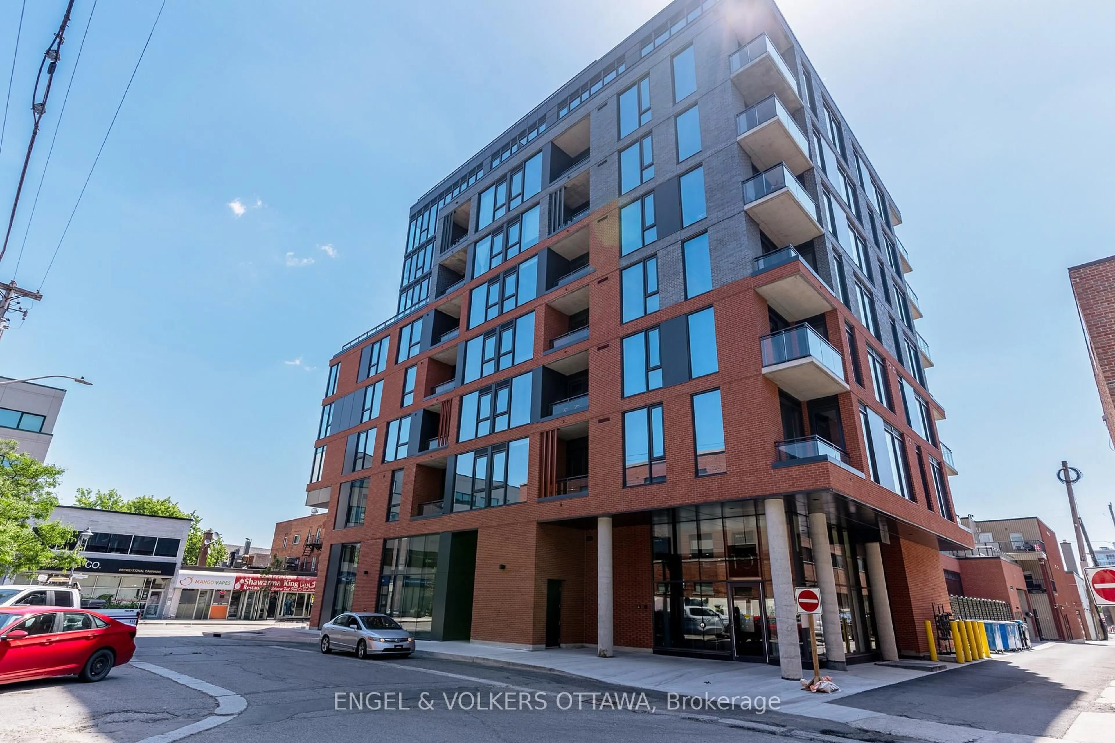 A pic from outside/outdoor area/front of a property/back of a property/a pic from drone, building for 10 James St #405, Ottawa Ontario K2P 1T2
