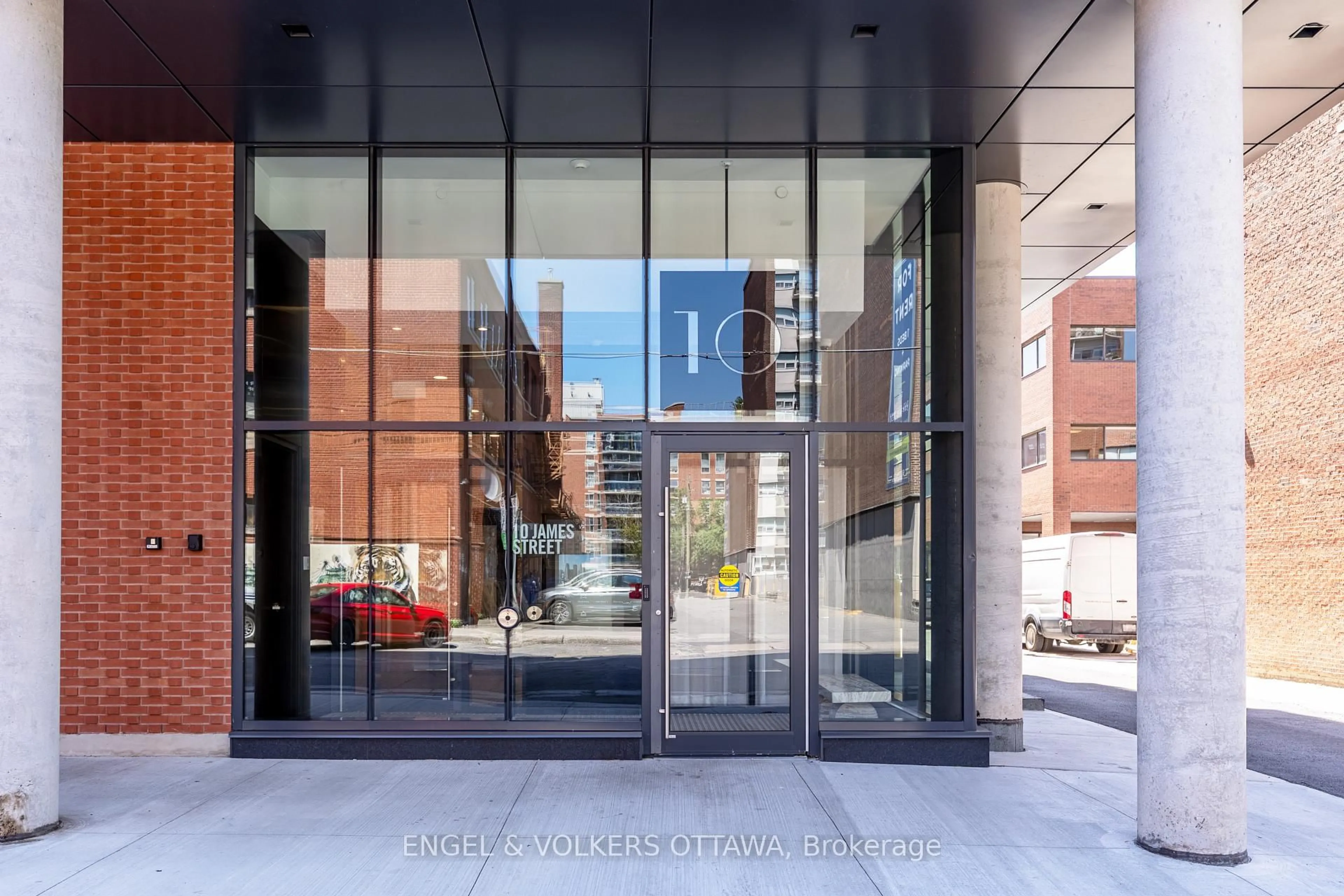 Indoor foyer for 10 James St #405, Ottawa Ontario K2P 1T2