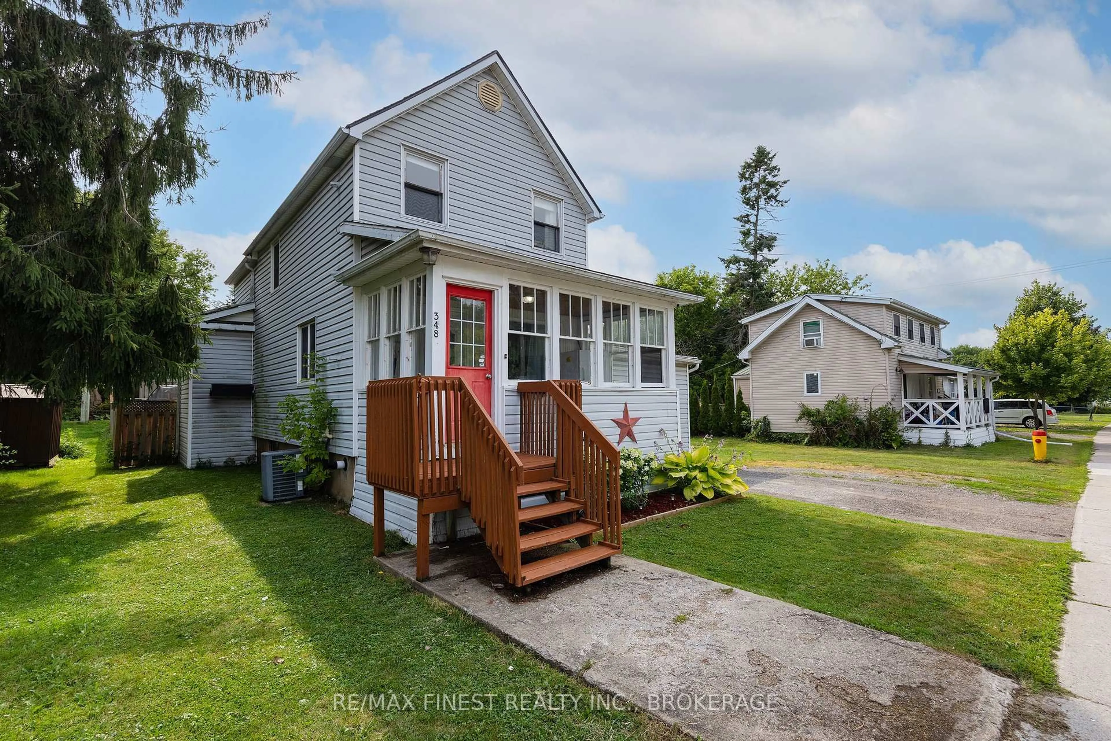 Unknown for 348 Charles St, Gananoque Ontario K7G 1V4