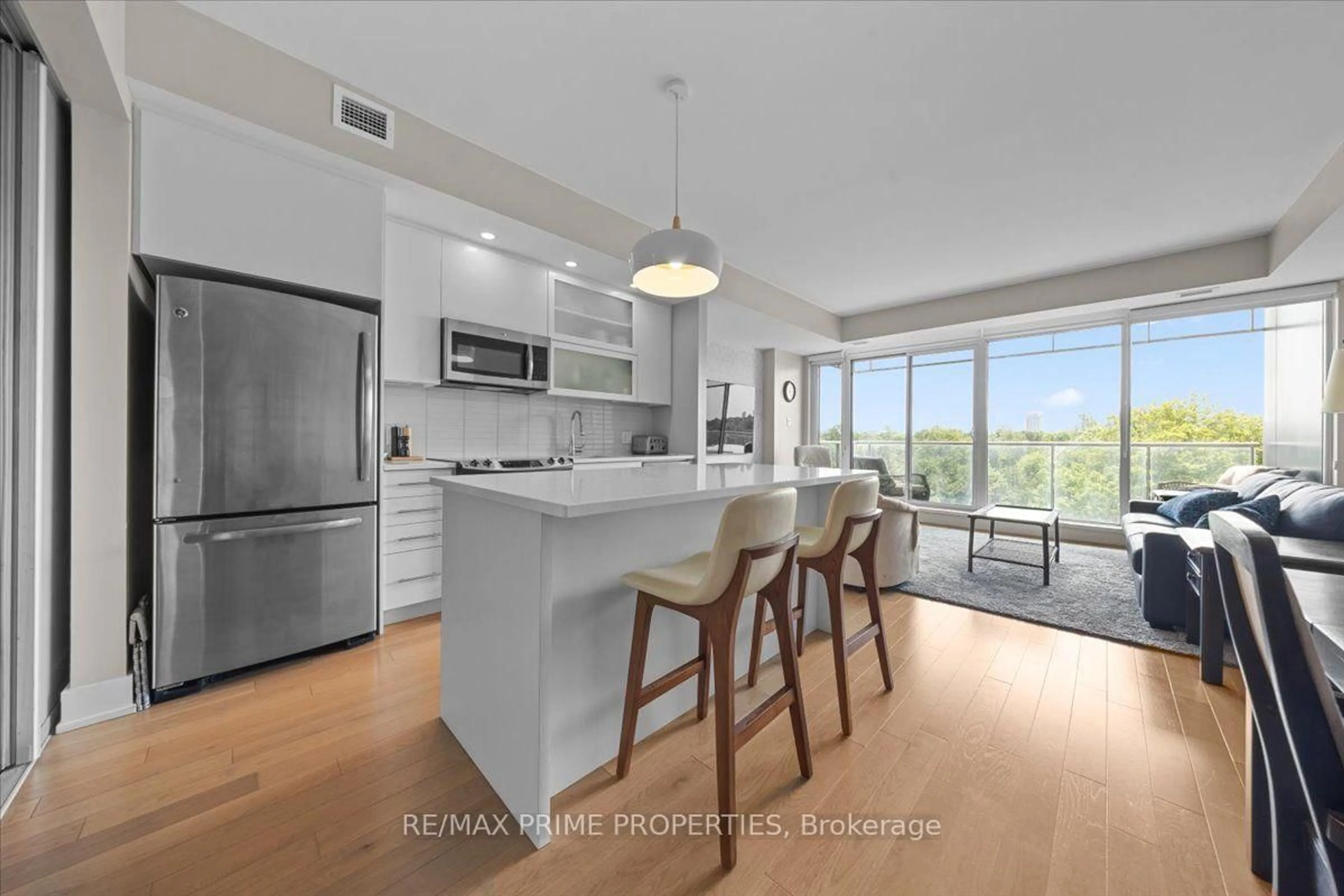 Open concept kitchen, unknown for 98 Richmond Rd #606, Ottawa Ontario K1Z 6V9