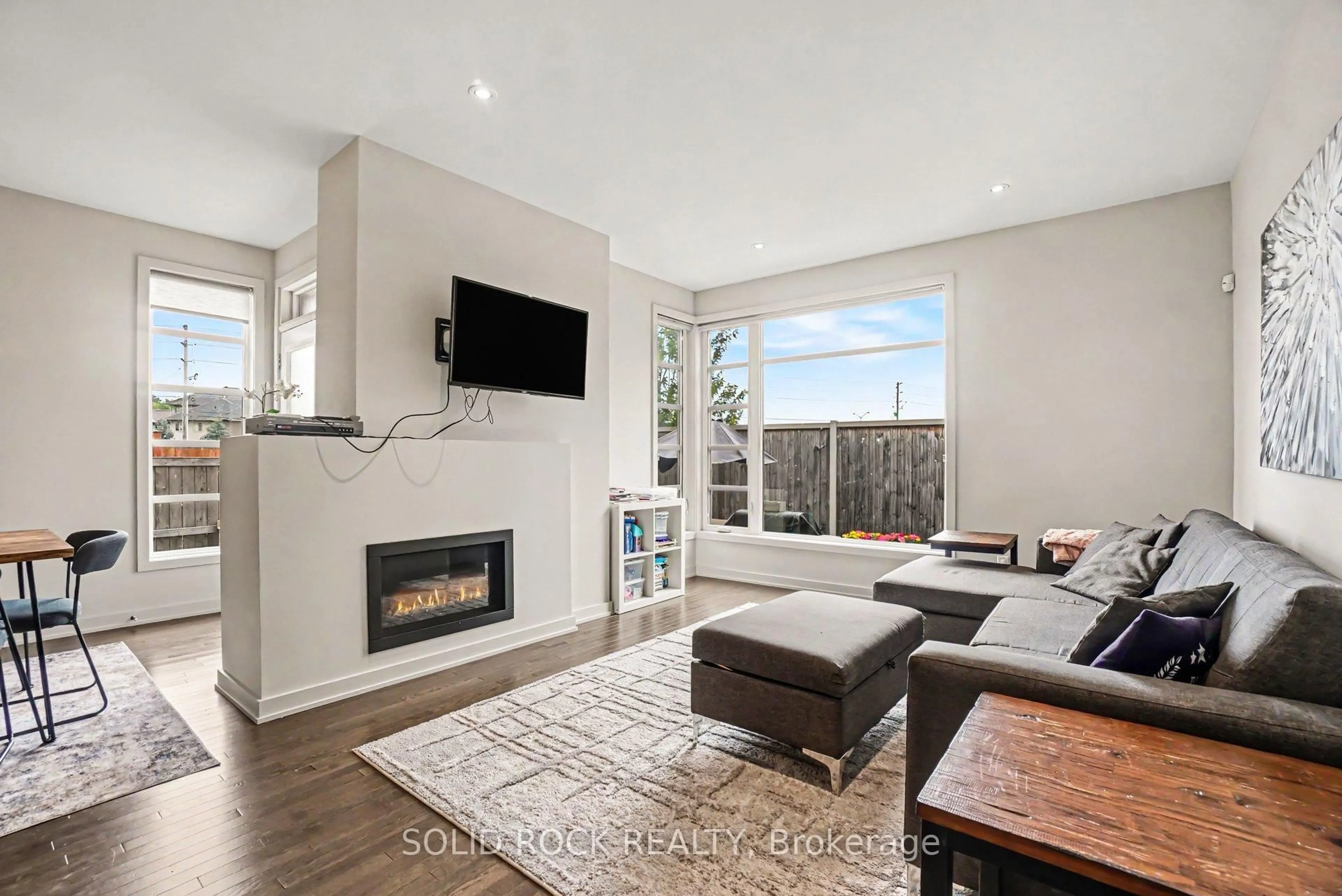 Living room with furniture, unknown for 114 Larimar Circ, Ottawa Ontario K1X 0B7