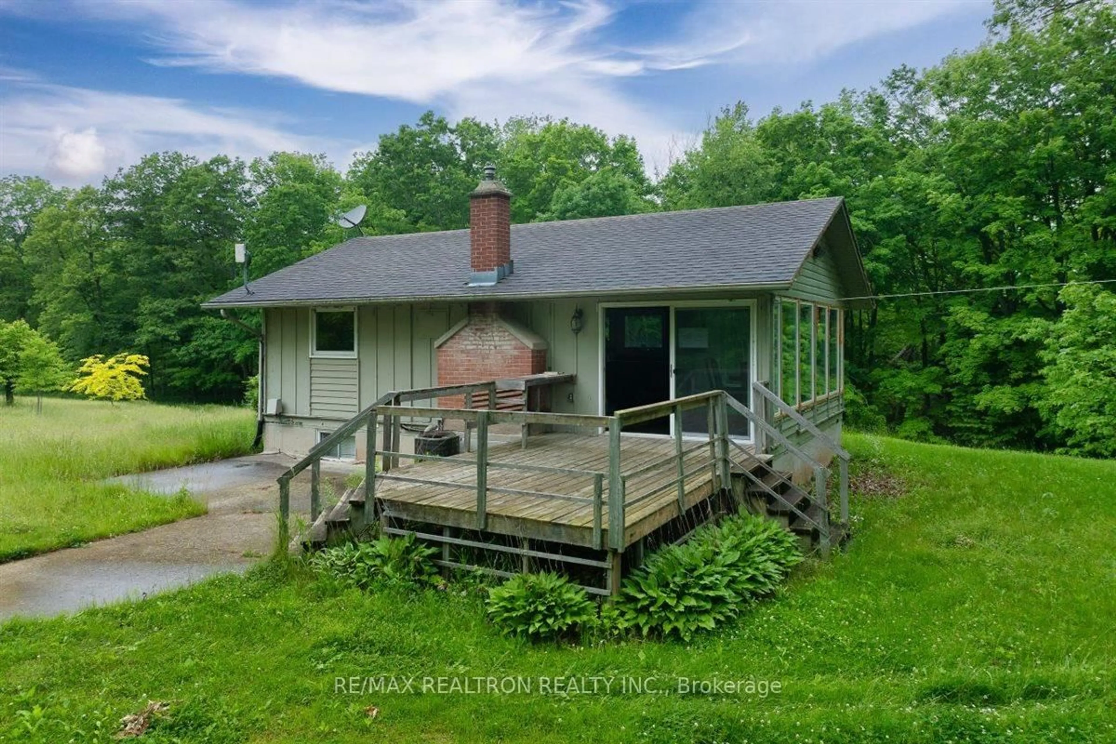 A pic from outside/outdoor area/front of a property/back of a property/a pic from drone, unknown for 2740 Front Rd, Norfolk Ontario N0E 1W0