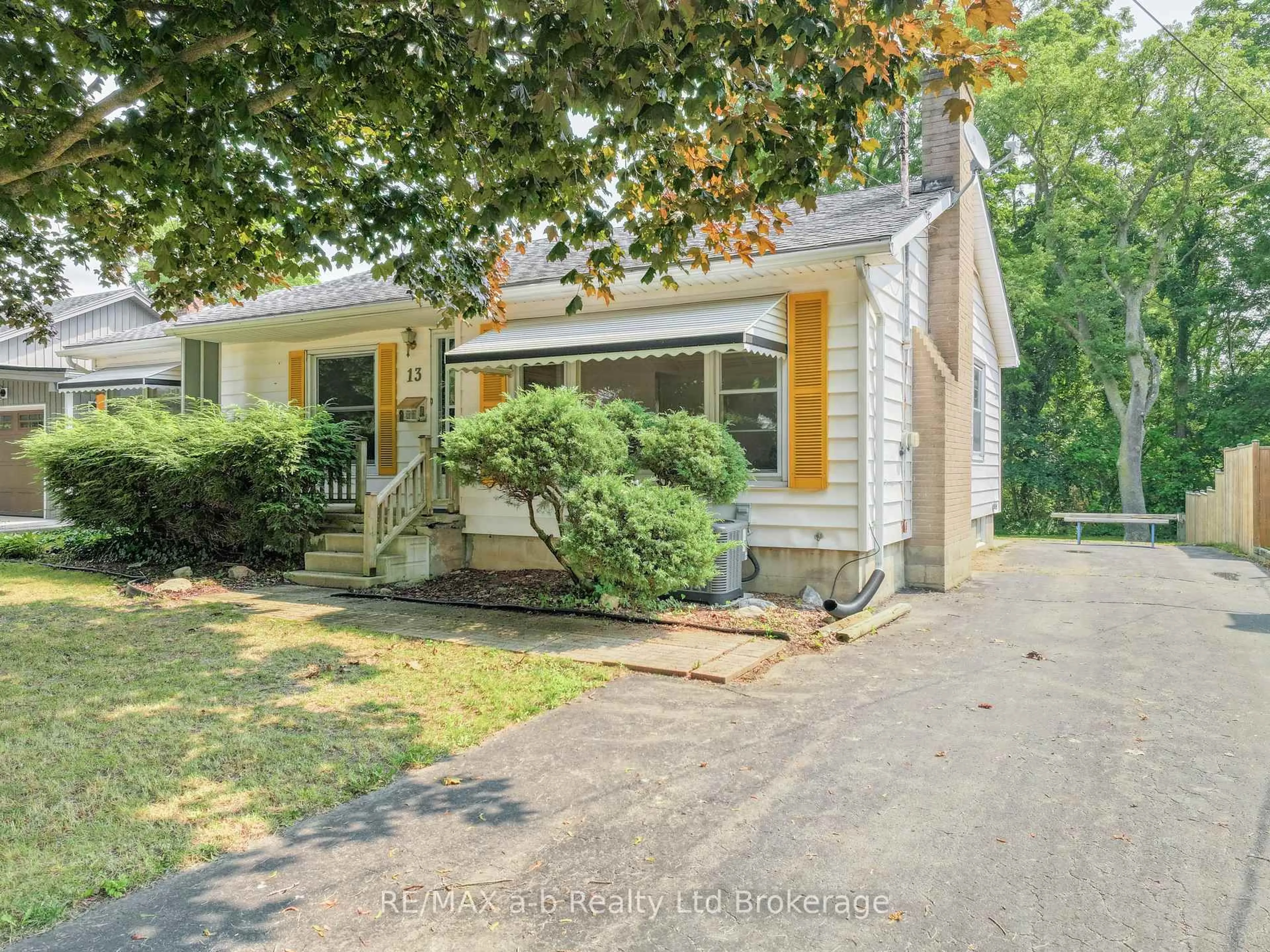 Home with vinyl exterior material, street for 13 Parkside Dr, Tillsonburg Ontario N4G 4A1