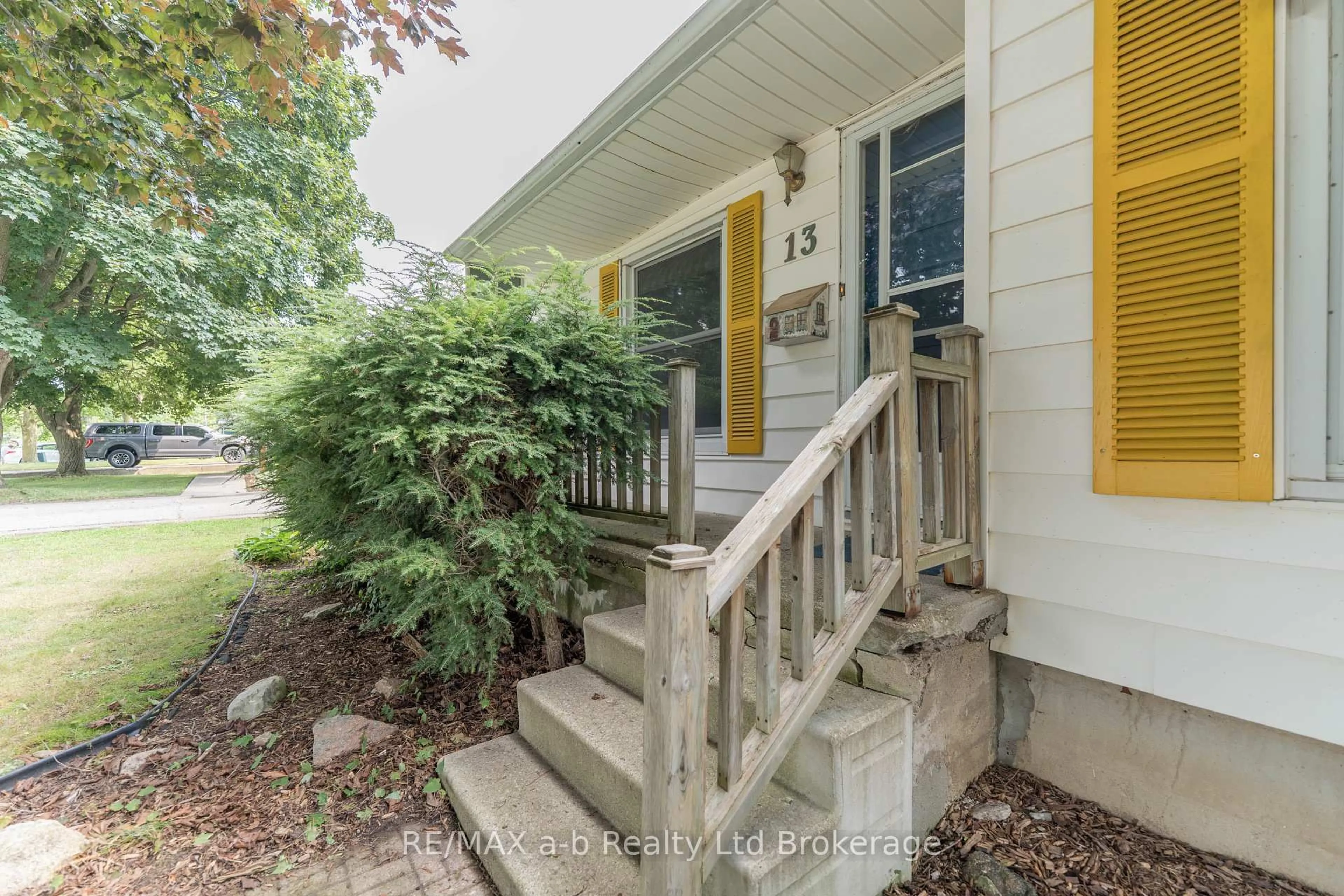 Unknown for 13 Parkside Dr, Tillsonburg Ontario N4G 4A1