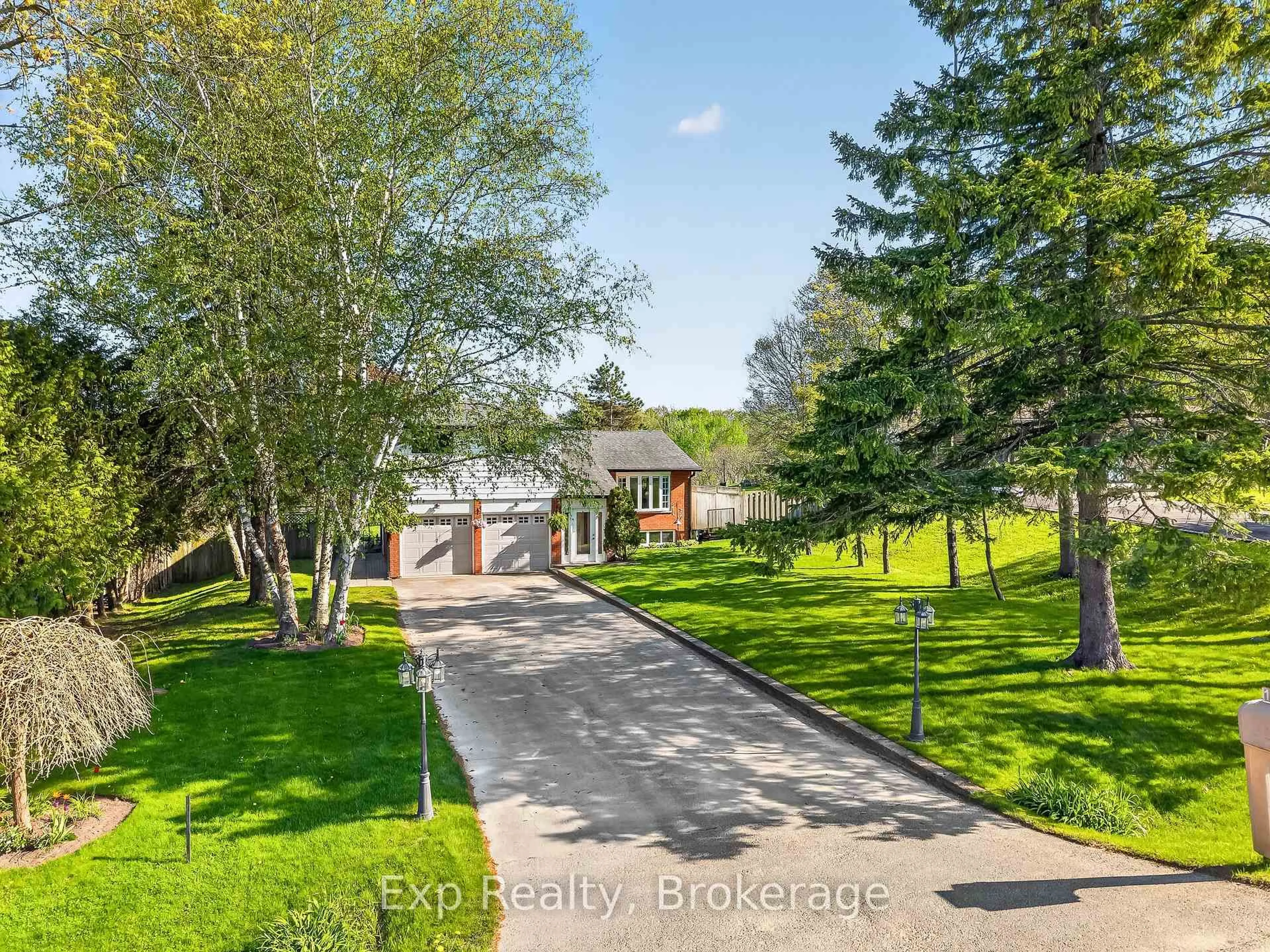 A pic from outside/outdoor area/front of a property/back of a property/a pic from drone, street for 1175 Lakeshore Rd, Port Hope Ontario L1A 3V7