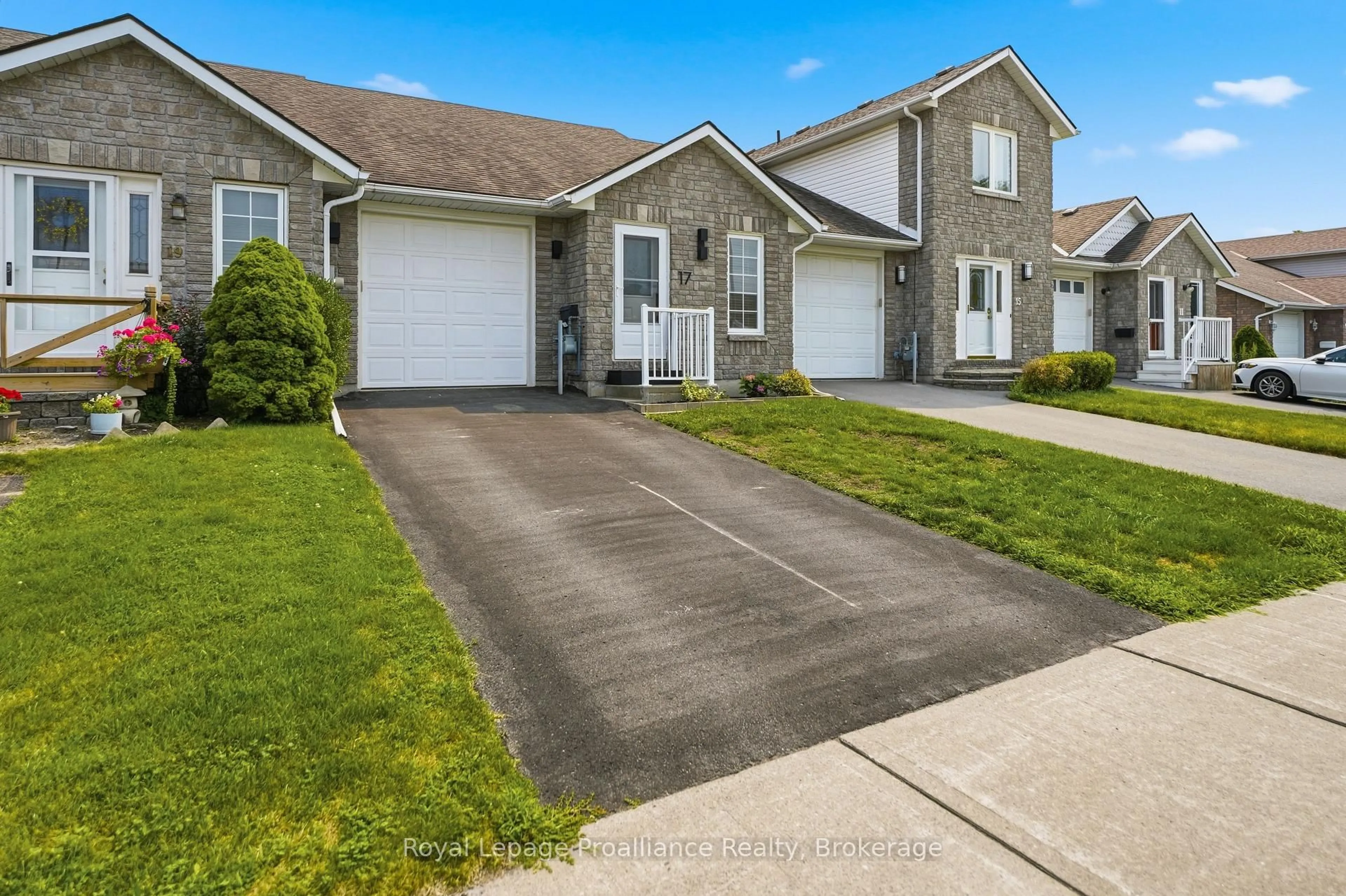Home with vinyl exterior material, street for 17 Alder Crt, Belleville Ontario K8P 5L5