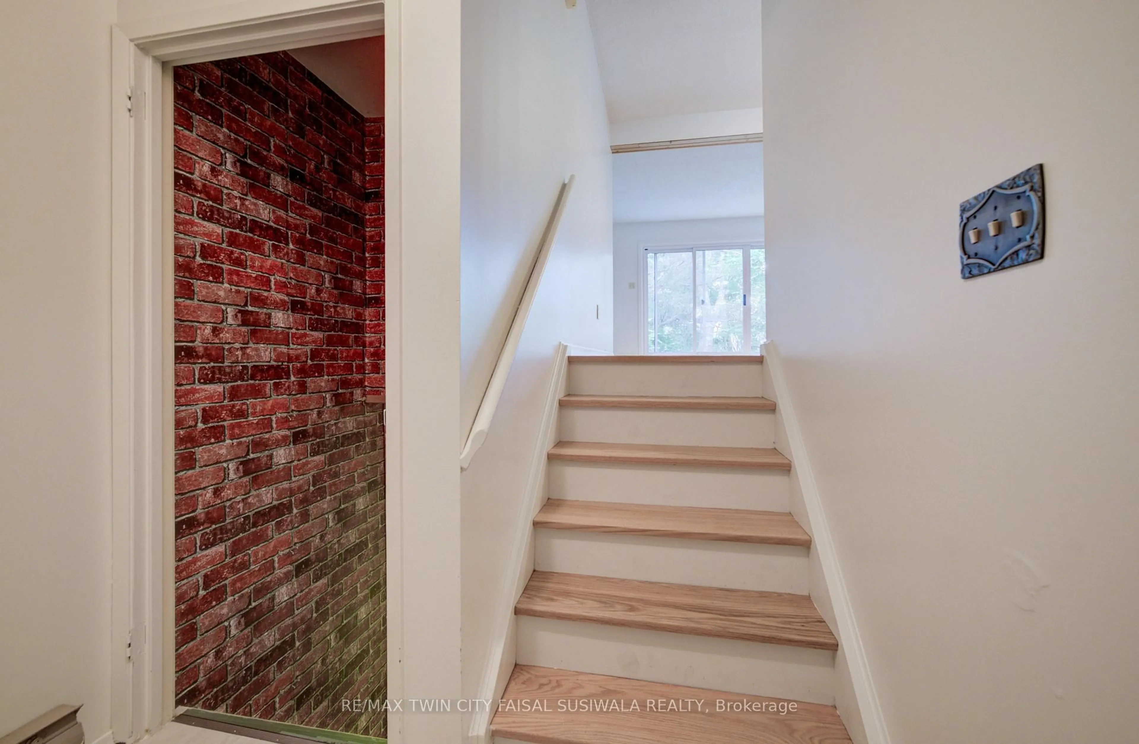 Stairs for 201 Silvercreek Pkwy #14, Guelph Ontario N1H 3T4