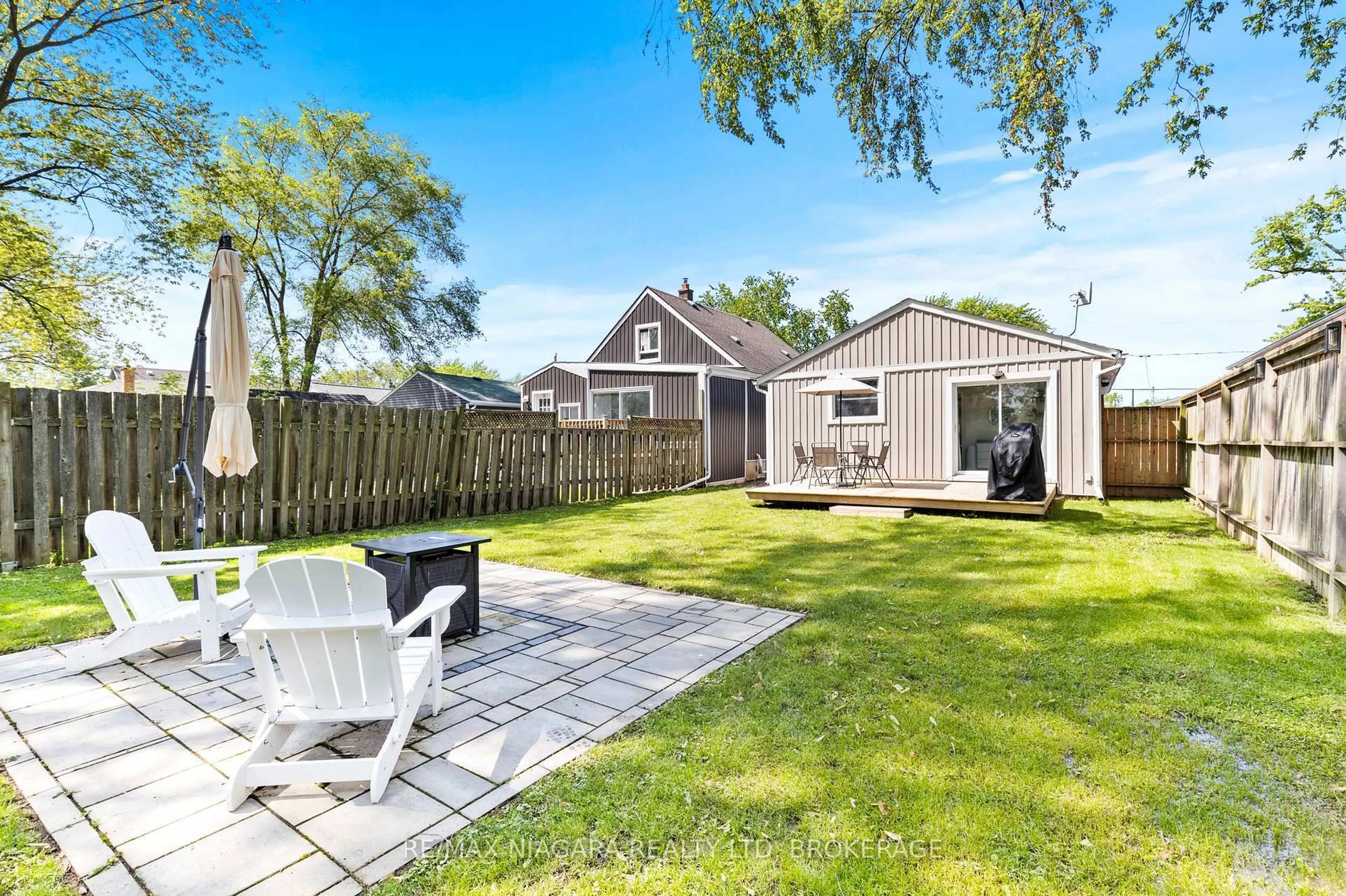 Patio, street for 38 ALEXANDRA Blvd, St. Catharines Ontario L2P 1J9