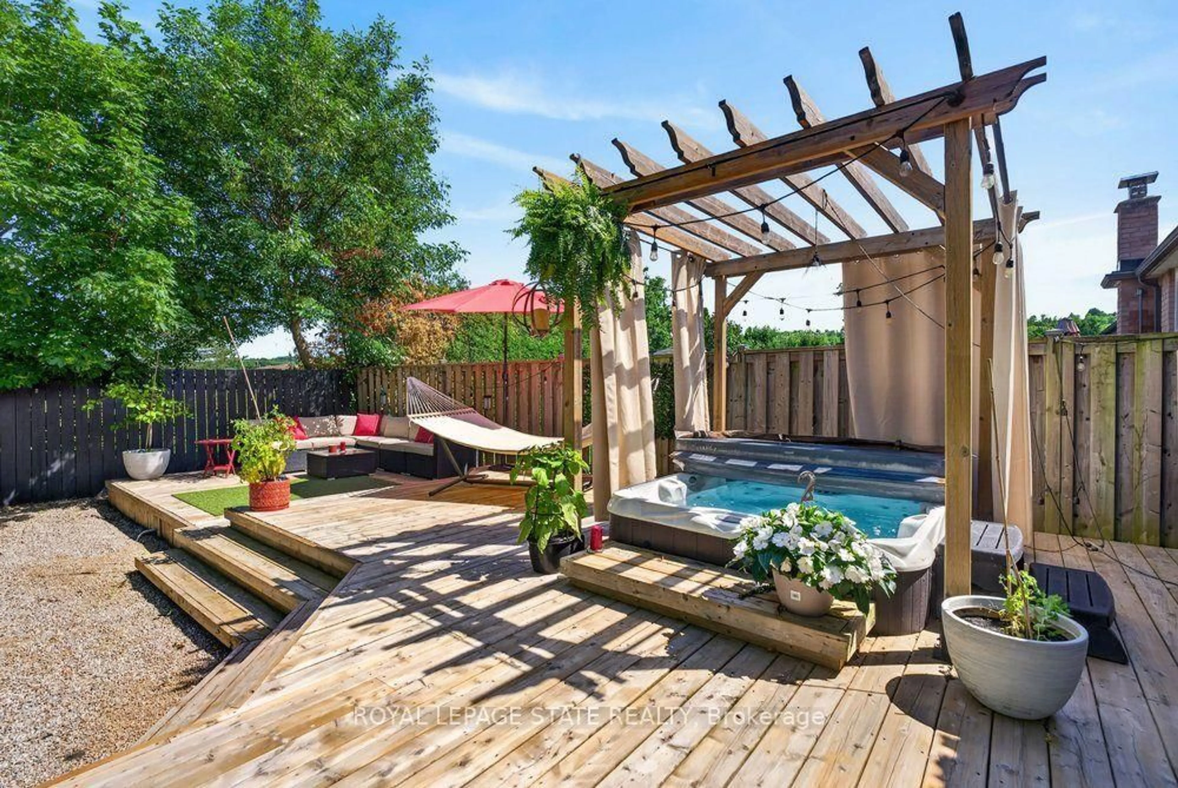 Patio, unknown for 102 Birchlawn Dr, Hamilton Ontario L8G 4B7