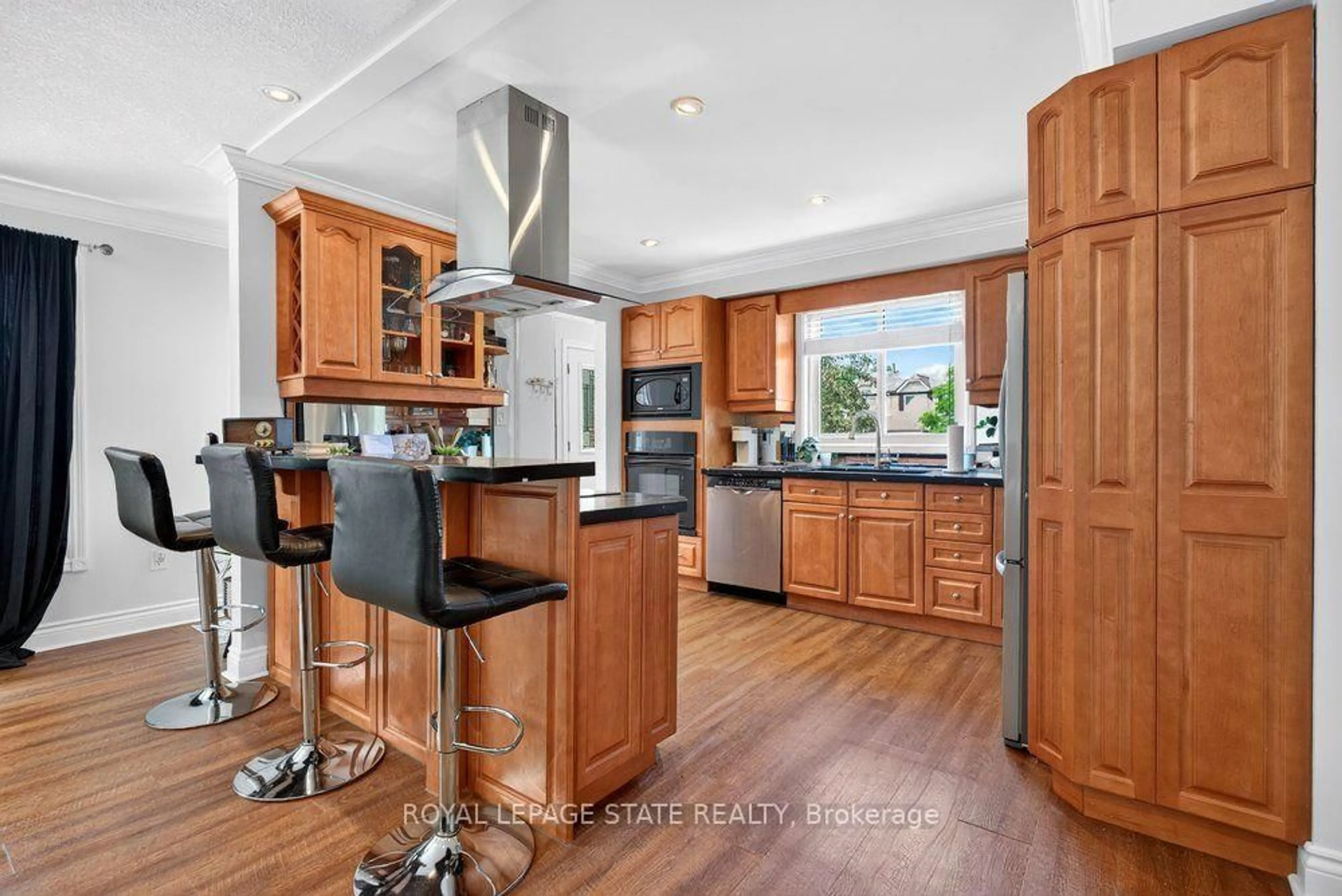 Open concept kitchen, unknown for 102 Birchlawn Dr, Hamilton Ontario L8G 4B7
