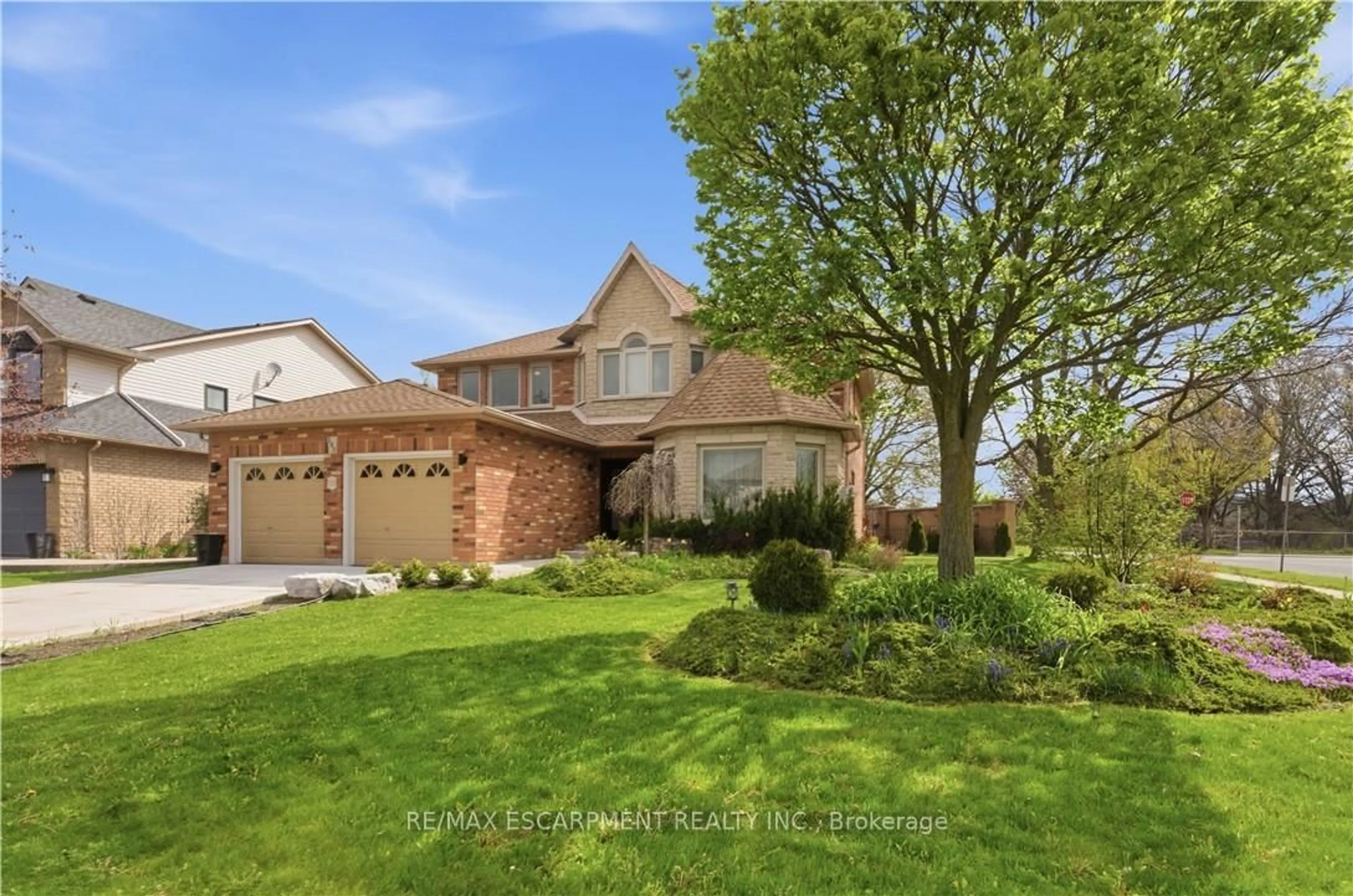 Home with brick exterior material, street for 183 Daniels St, Hamilton Ontario L9G 4Y6
