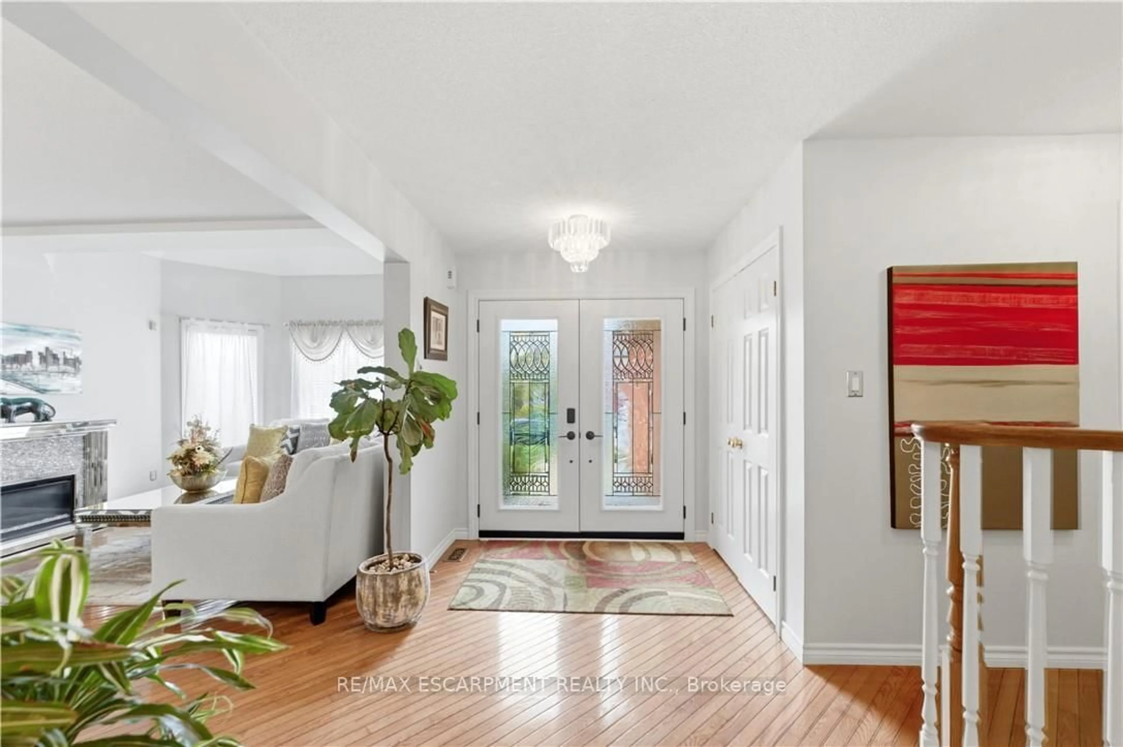 Indoor entryway for 183 Daniels St, Hamilton Ontario L9G 4Y6