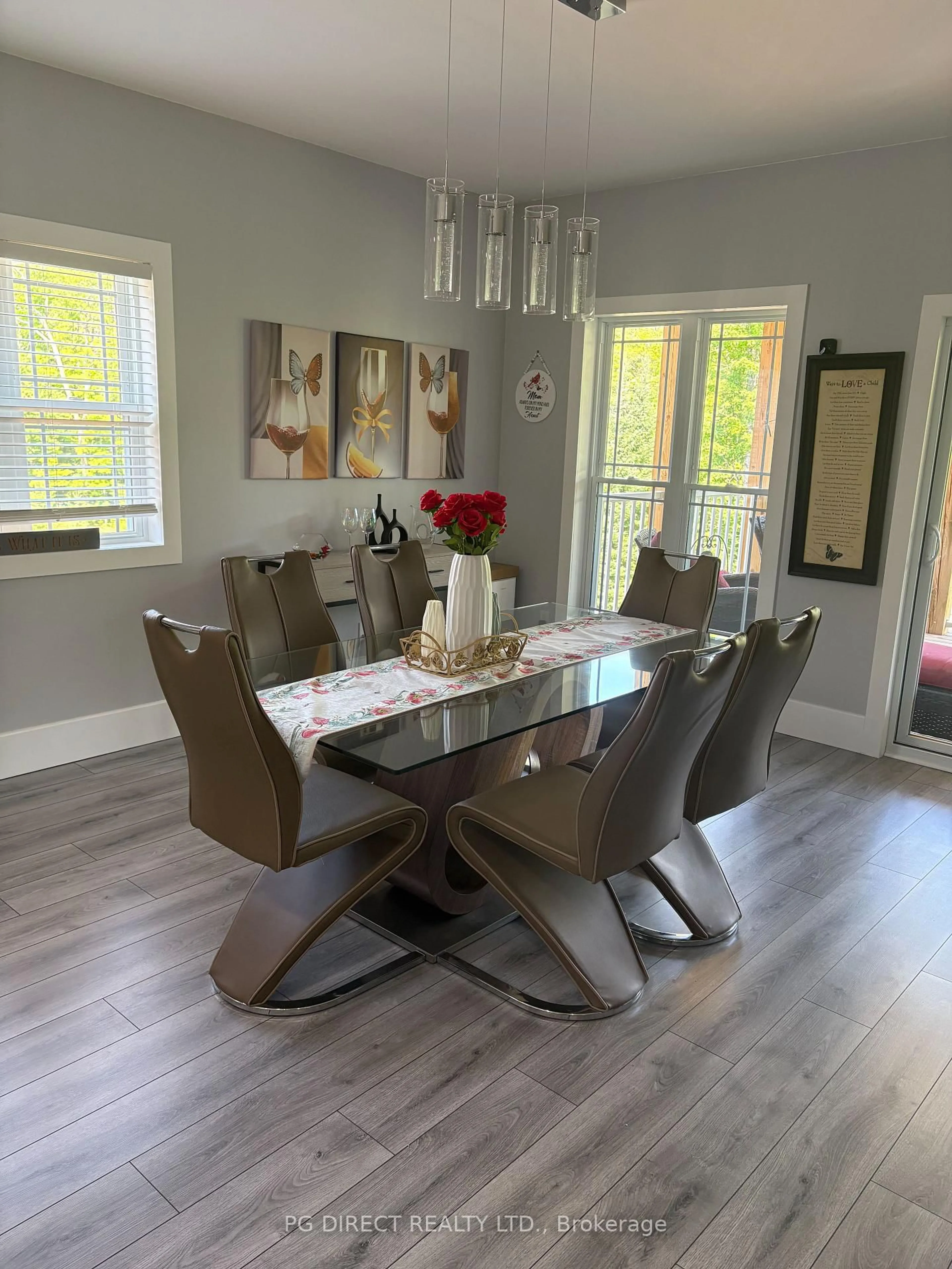 Dining room, wood/laminate floor for 16 Woodstream Dr, Huntsville Ontario P1H 0B7