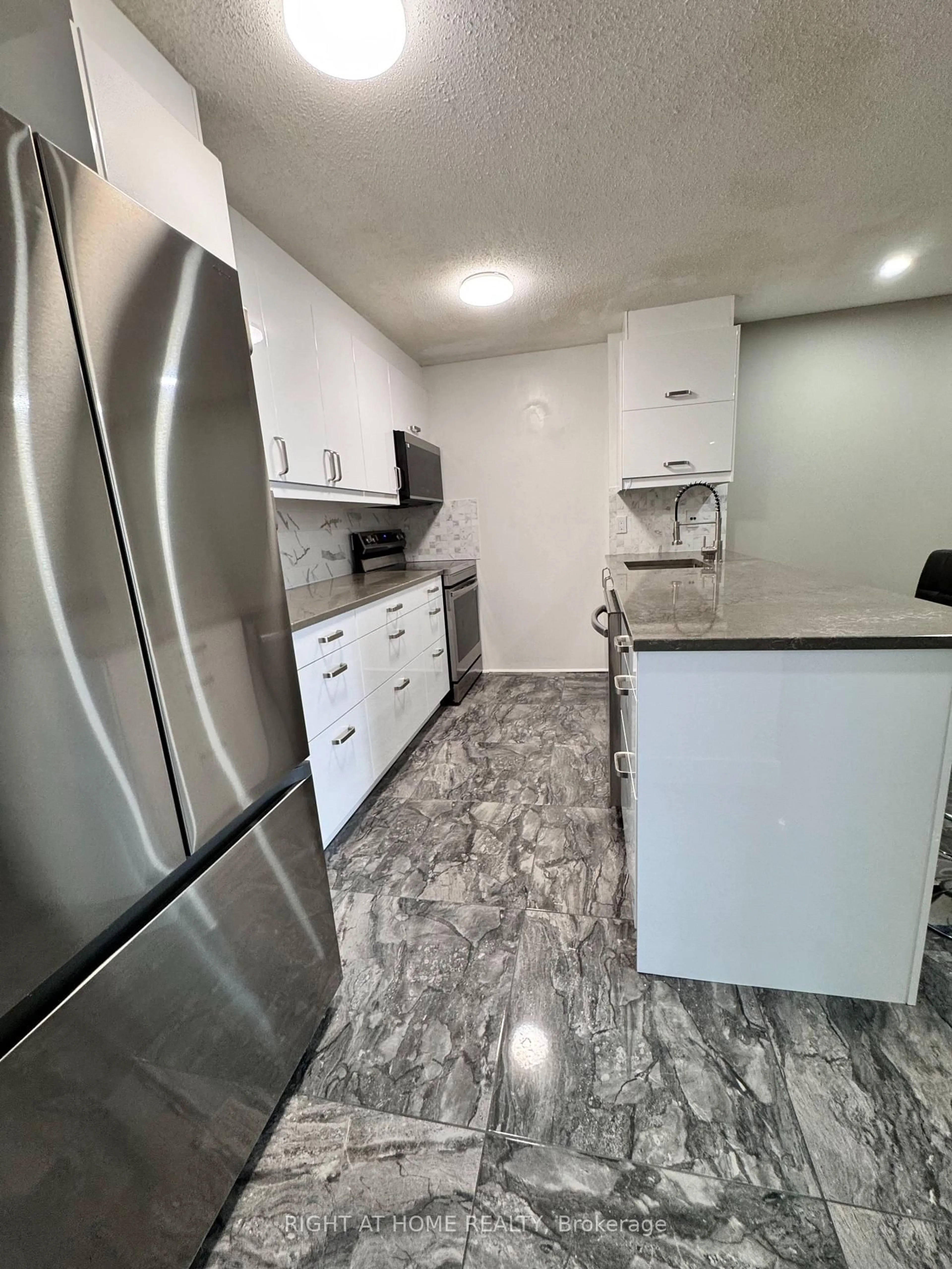 Standard kitchen, ceramic/tile floor for 1465 Baseline Rd #1205, Ottawa Ontario K2C 3L9