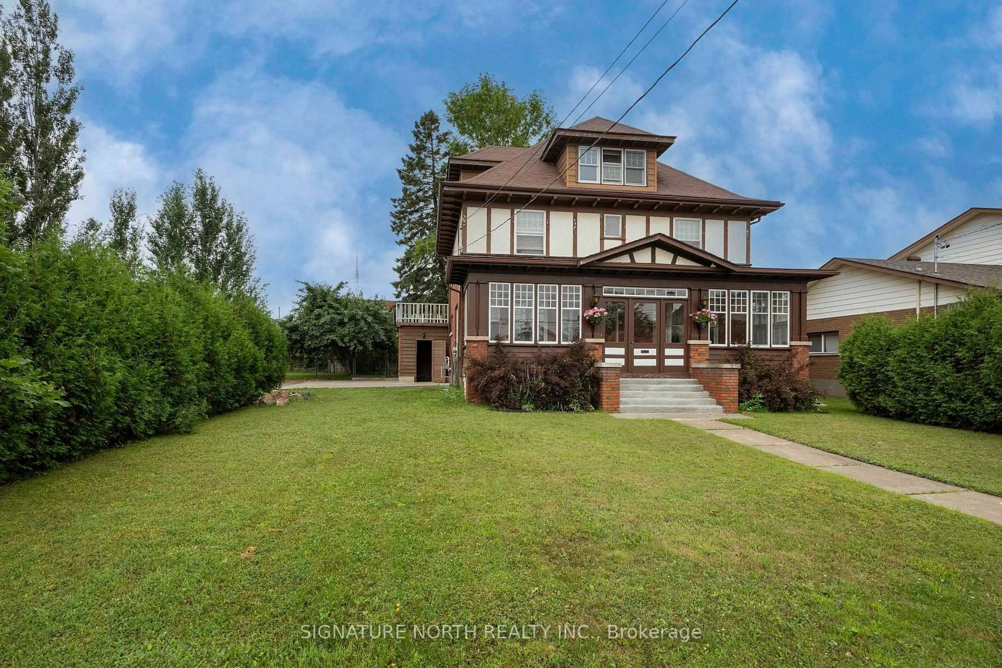A pic from outside/outdoor area/front of a property/back of a property/a pic from drone, street for 74 Prospect Ave, Thunder Bay Ontario P7A 5L2