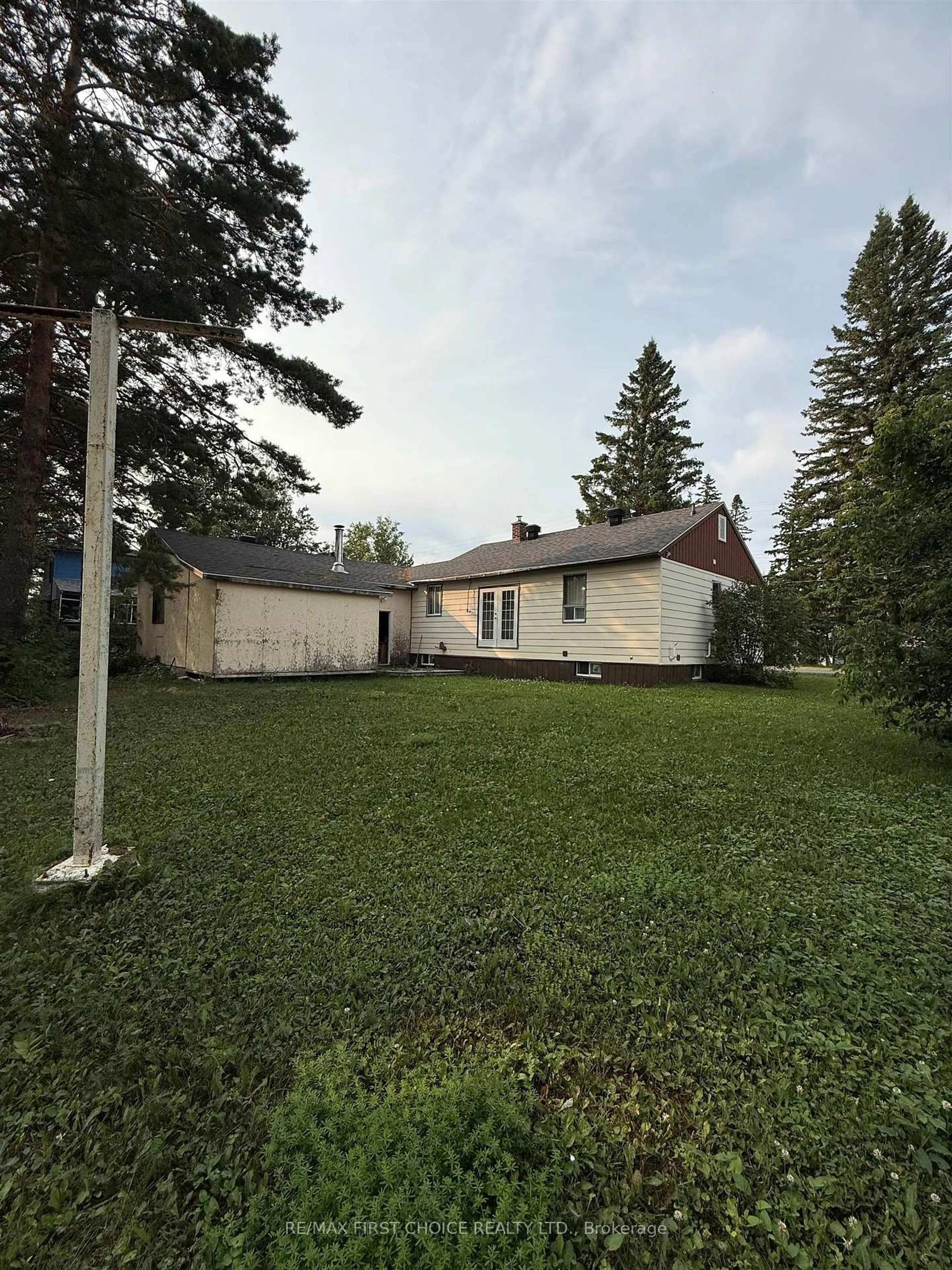 A pic from outside/outdoor area/front of a property/back of a property/a pic from drone, unknown for 101 Balsam Dr, Greenstone Ontario P0T 2A0