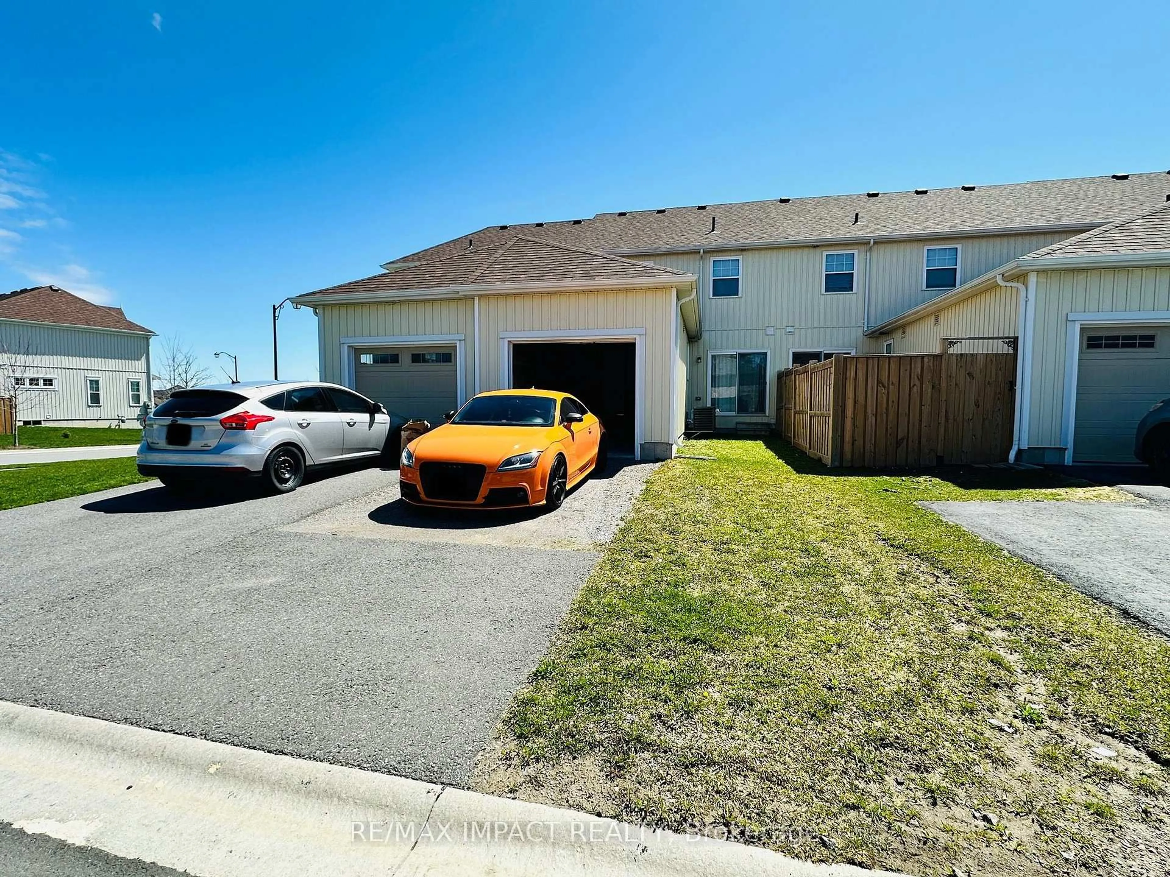 A pic from outside/outdoor area/front of a property/back of a property/a pic from drone, street for 867 Broadway Blvd, Peterborough Ontario K9H 0J1