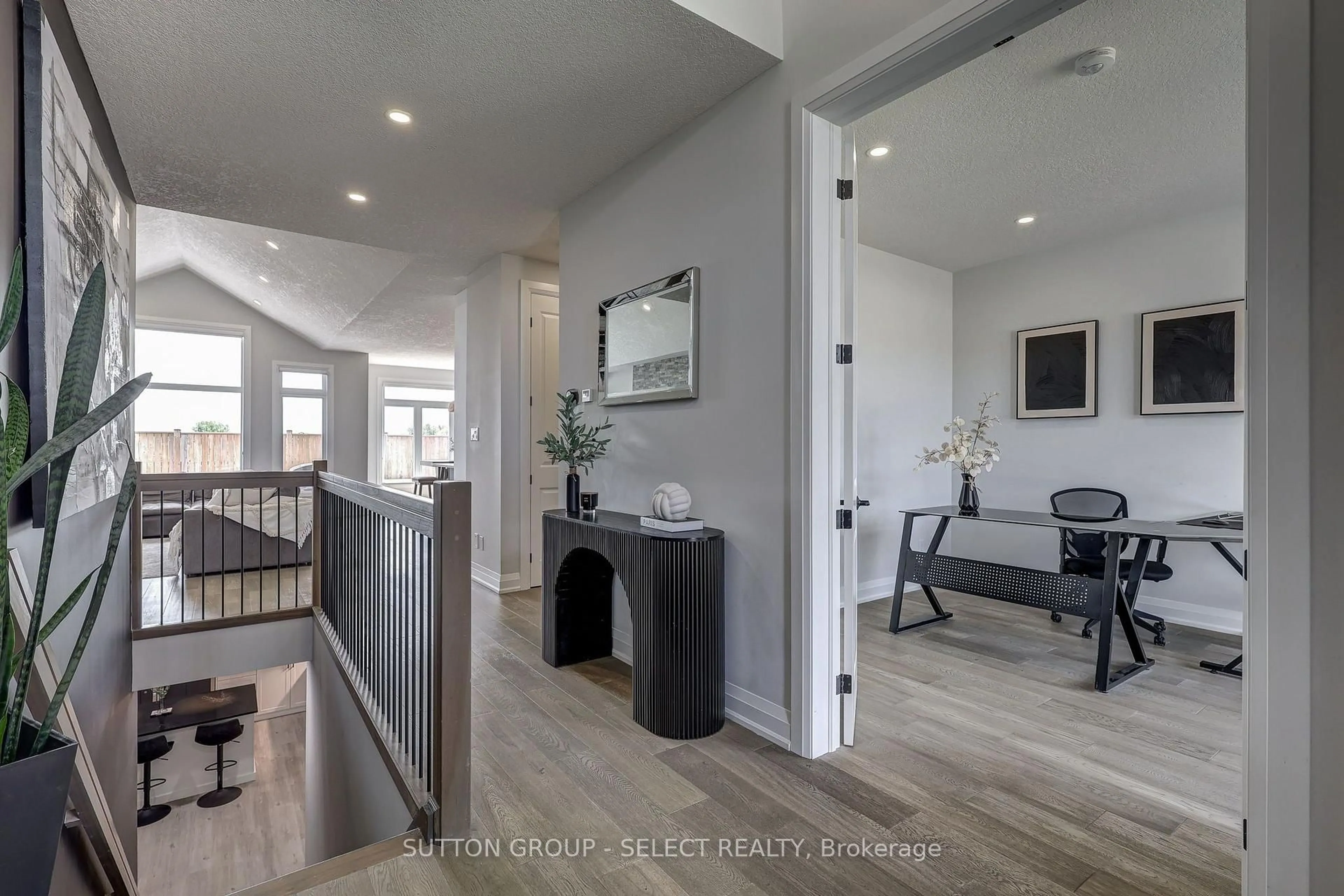 Indoor entryway for 383 DAVENTRY Way #77, Middlesex Centre Ontario N0L 1R0
