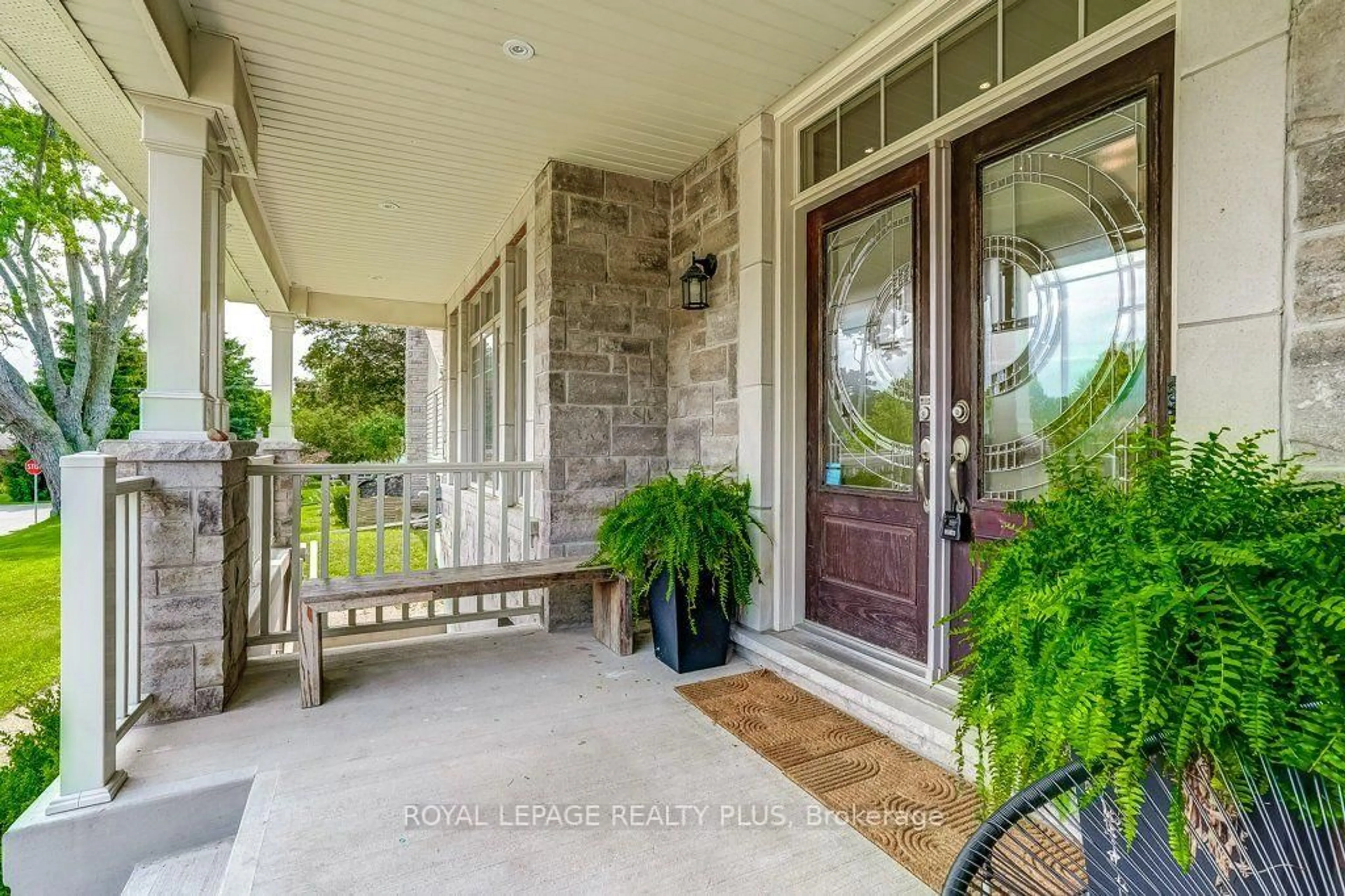 Indoor entryway for 3 Niska Dr, Hamilton Ontario L0R 2H3