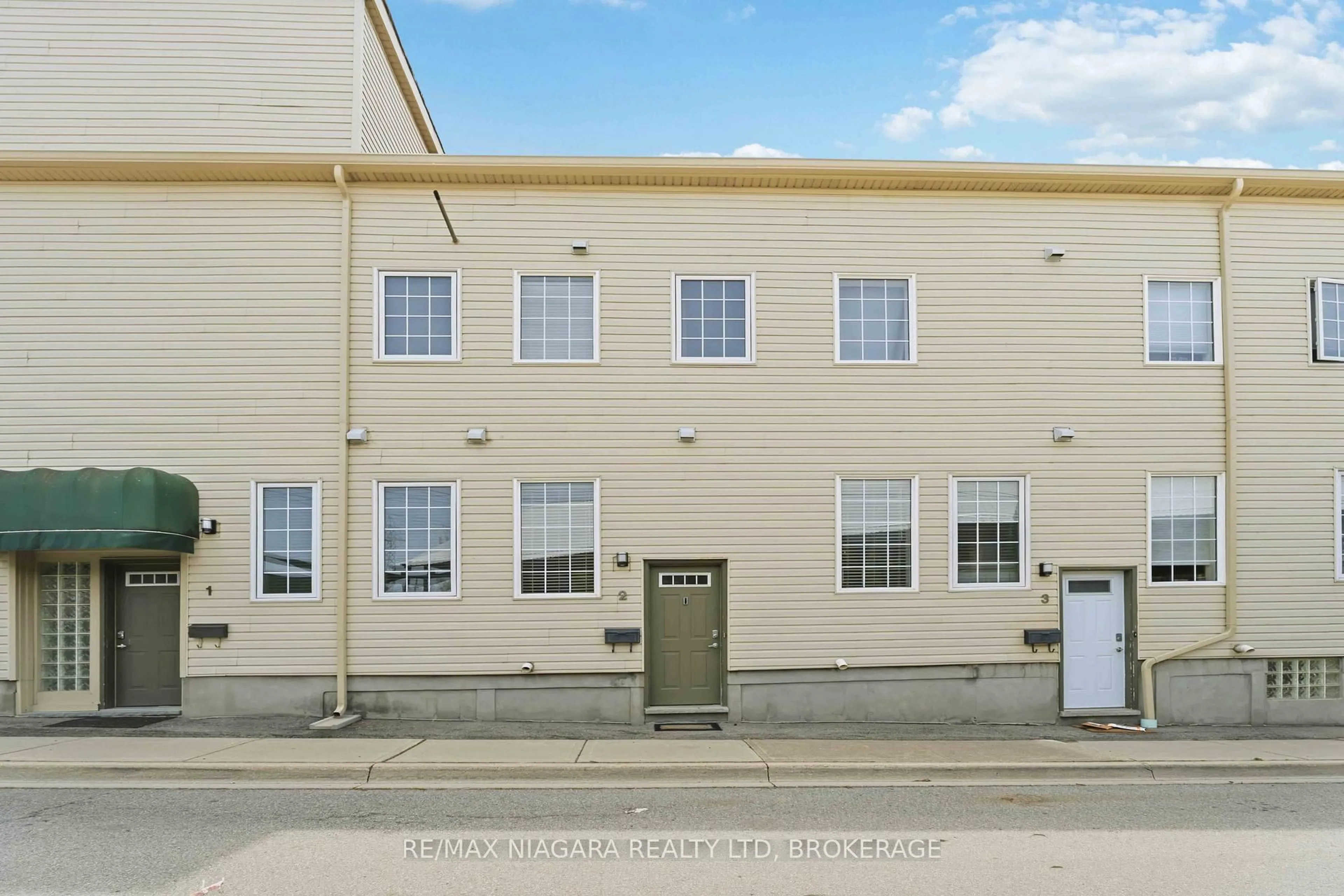 Unknown for 49 Ontario St #2, Grimsby Ontario L3M 3H2