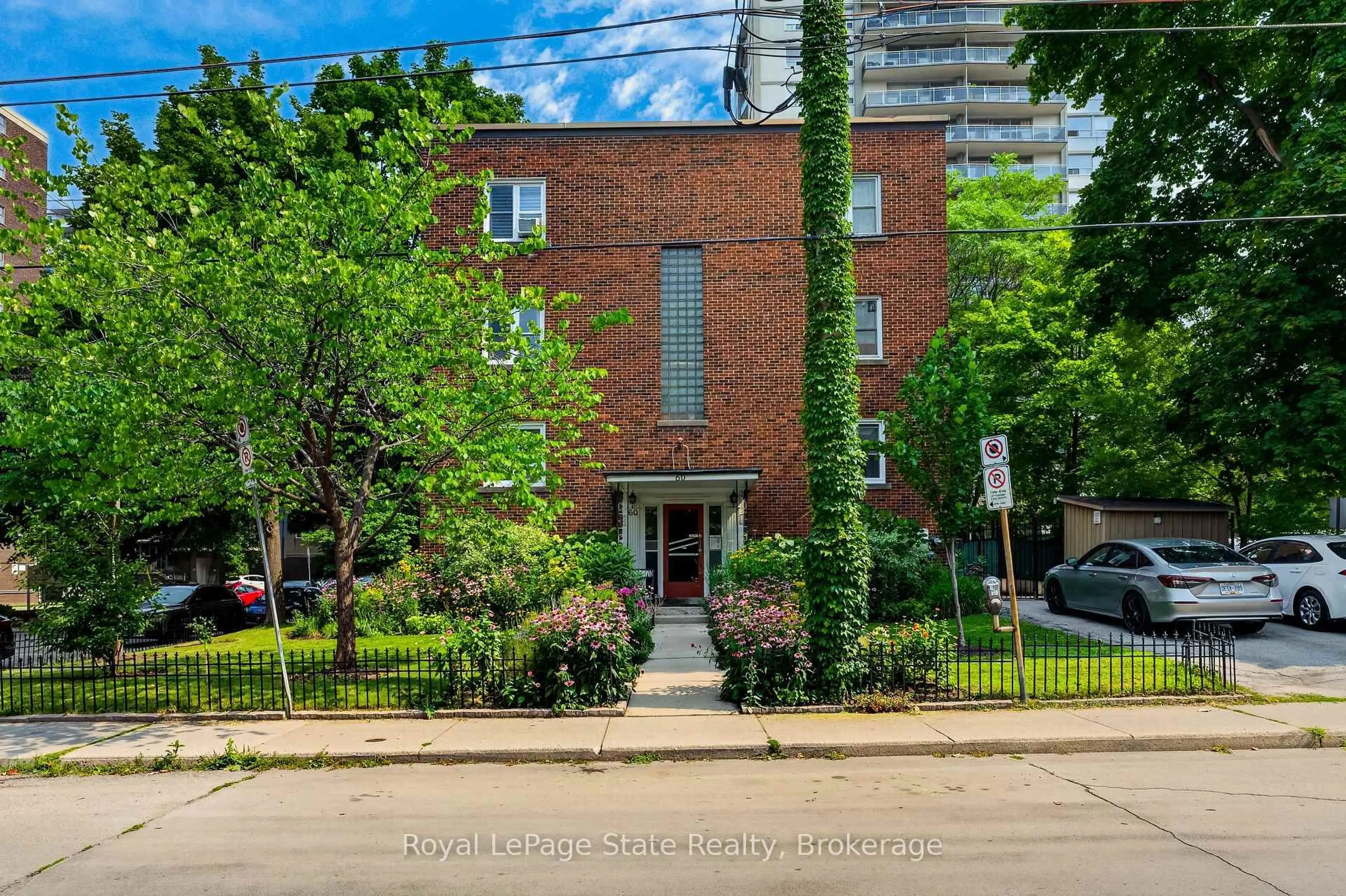 Home with brick exterior material, building for 60 Robinson St #104, Hamilton Ontario L8P 1Y9