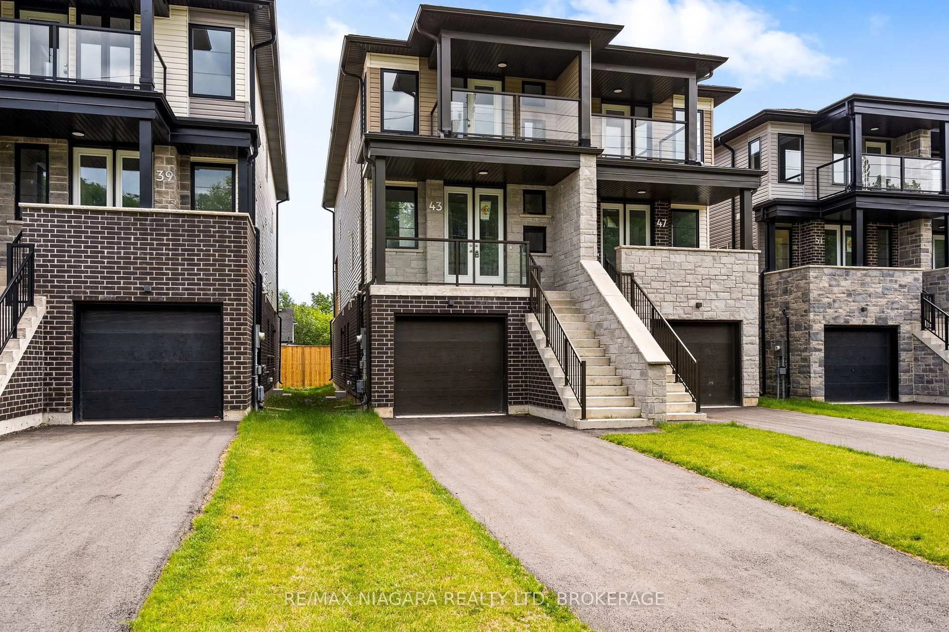 Home with brick exterior material, street for 79 Superior St, Welland Ontario L3B 3G3