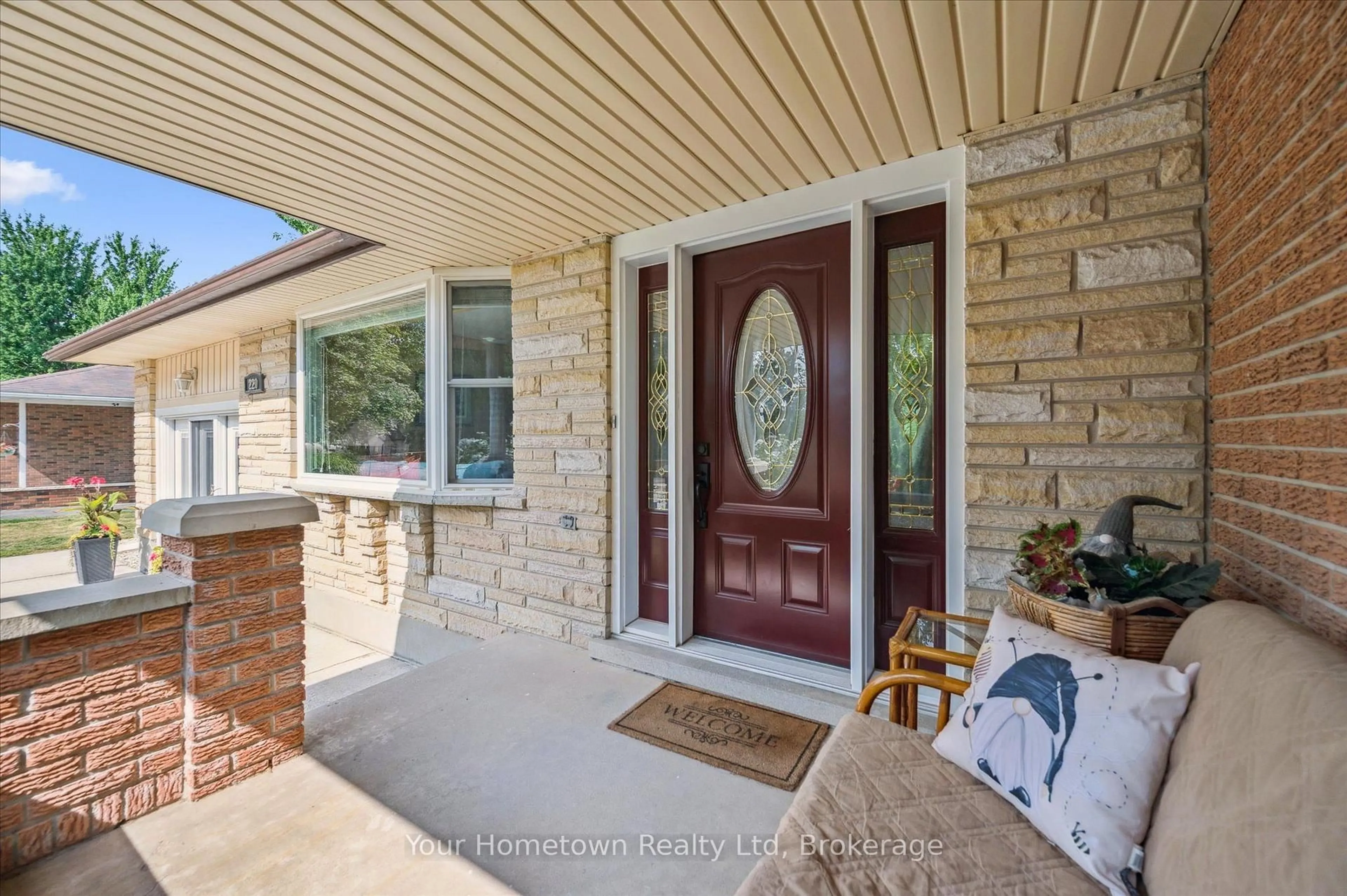 Indoor entryway for 220 Colborne St, Centre Wellington Ontario N0B 1S0