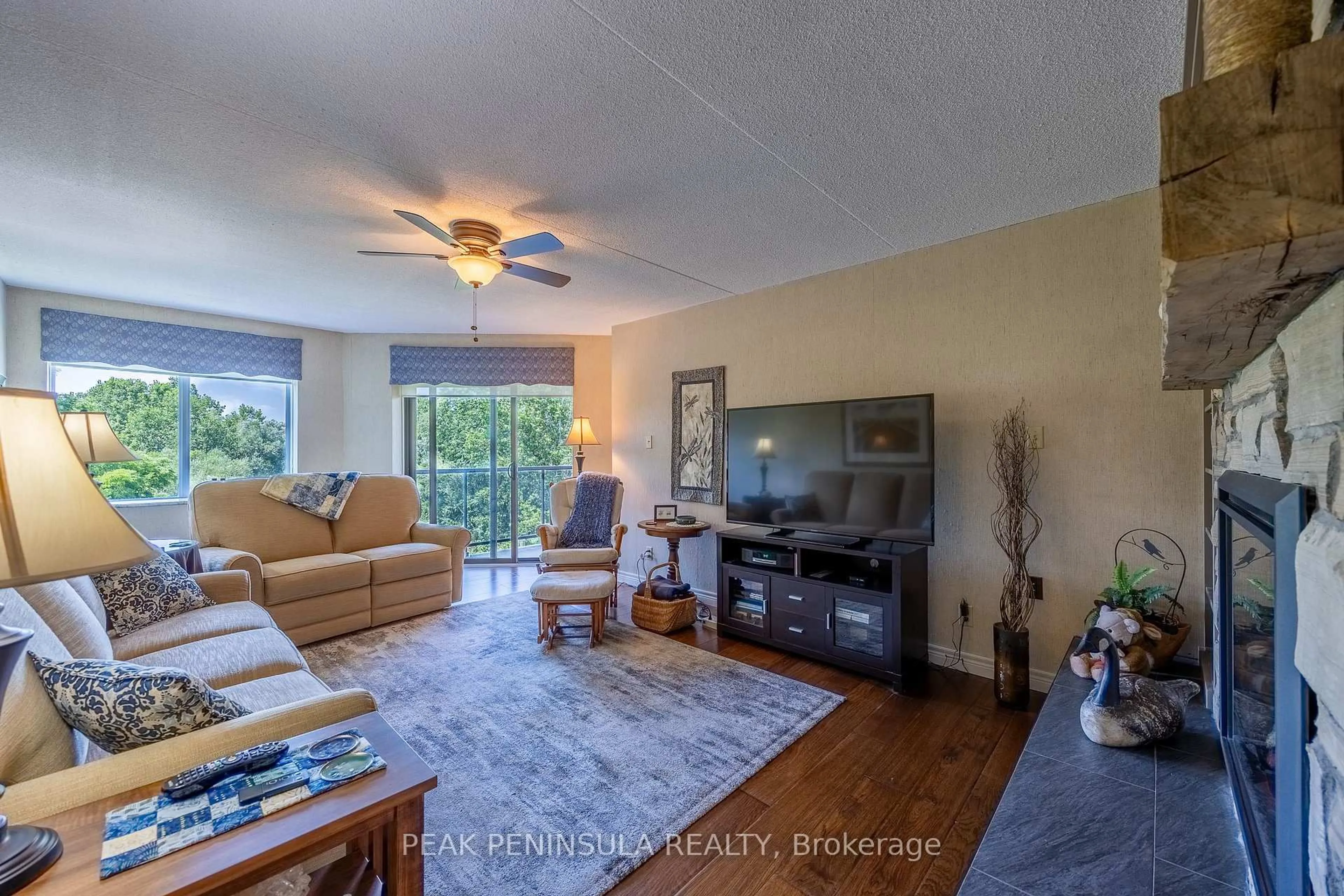 Living room with furniture, unknown for 17 Mill Pond Crt #601, Norfolk Ontario N3Y 5H9