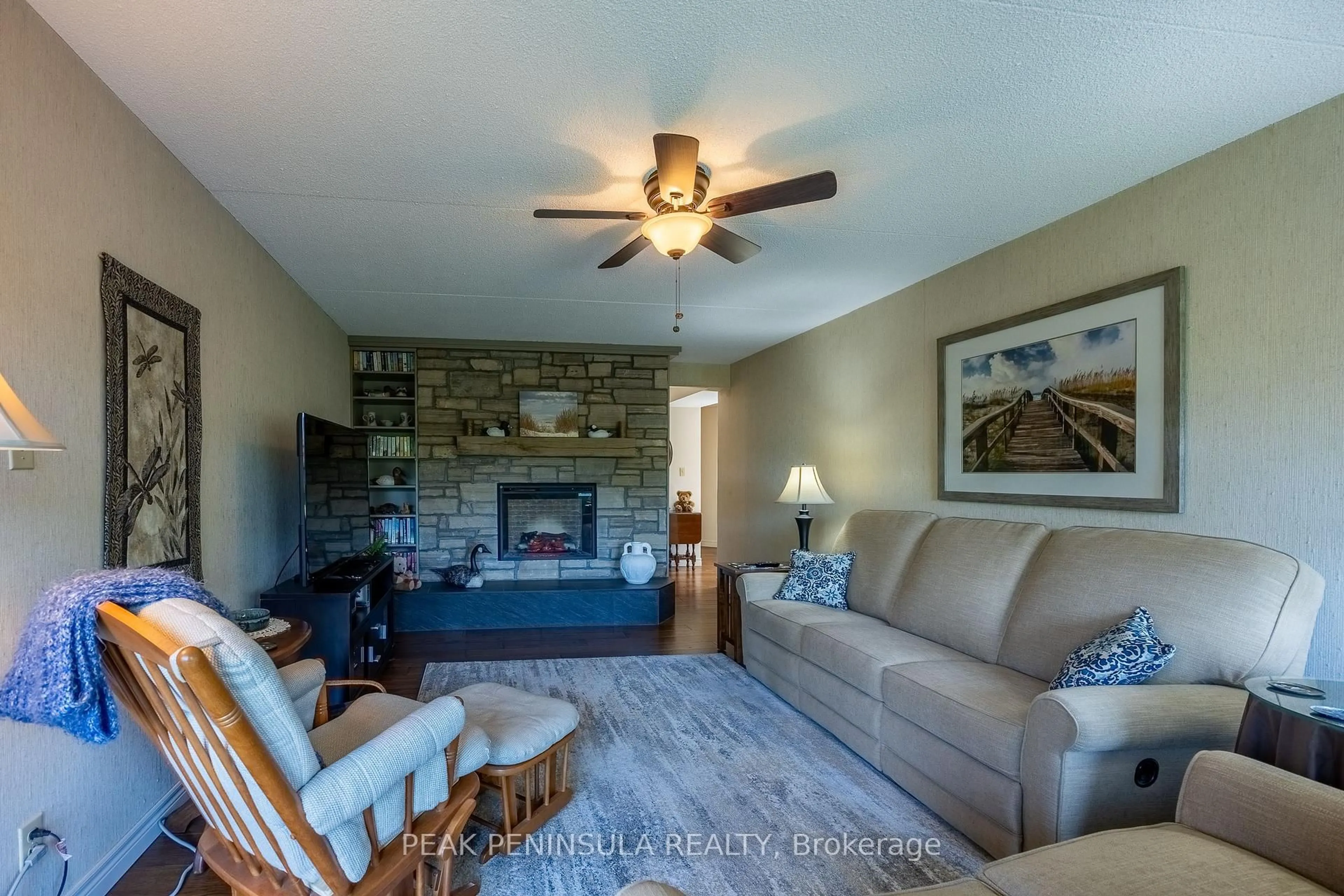 Living room with furniture, unknown for 17 Mill Pond Crt #601, Norfolk Ontario N3Y 5H9