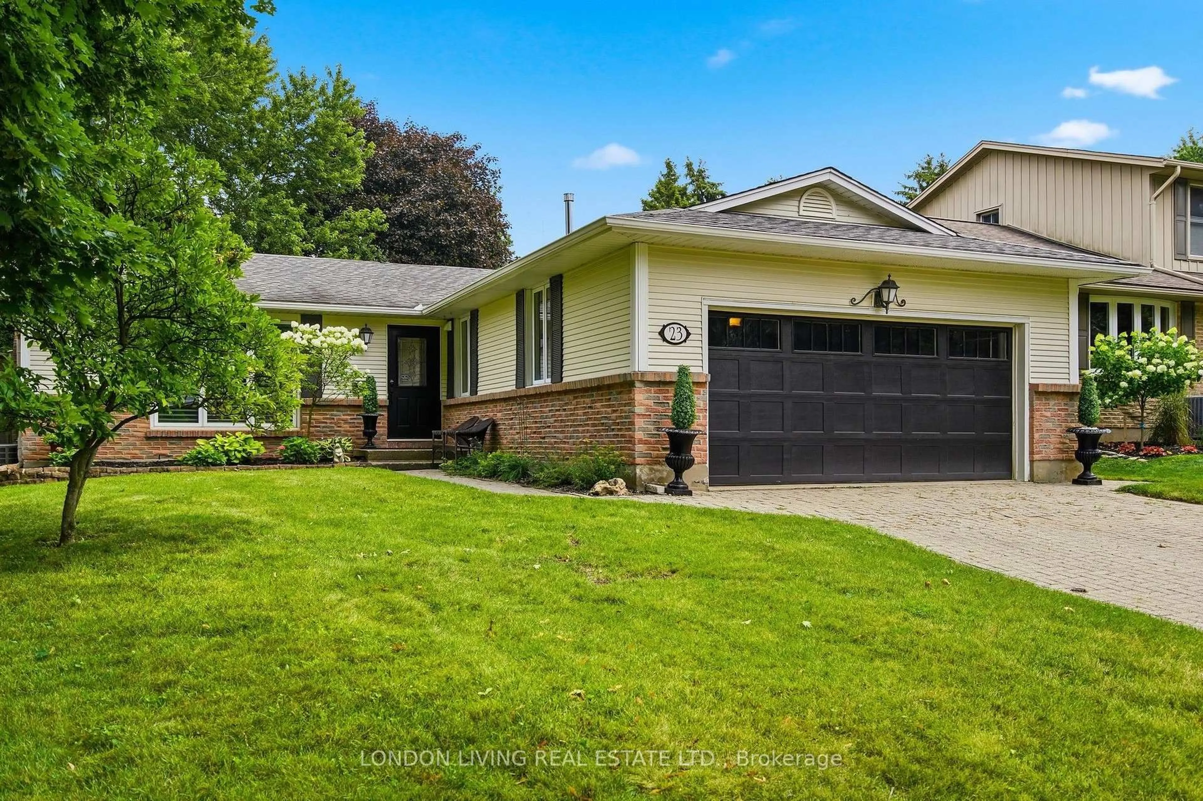 Home with vinyl exterior material, street for 23 Greenbrier Cres, London South Ontario N6J 3X6